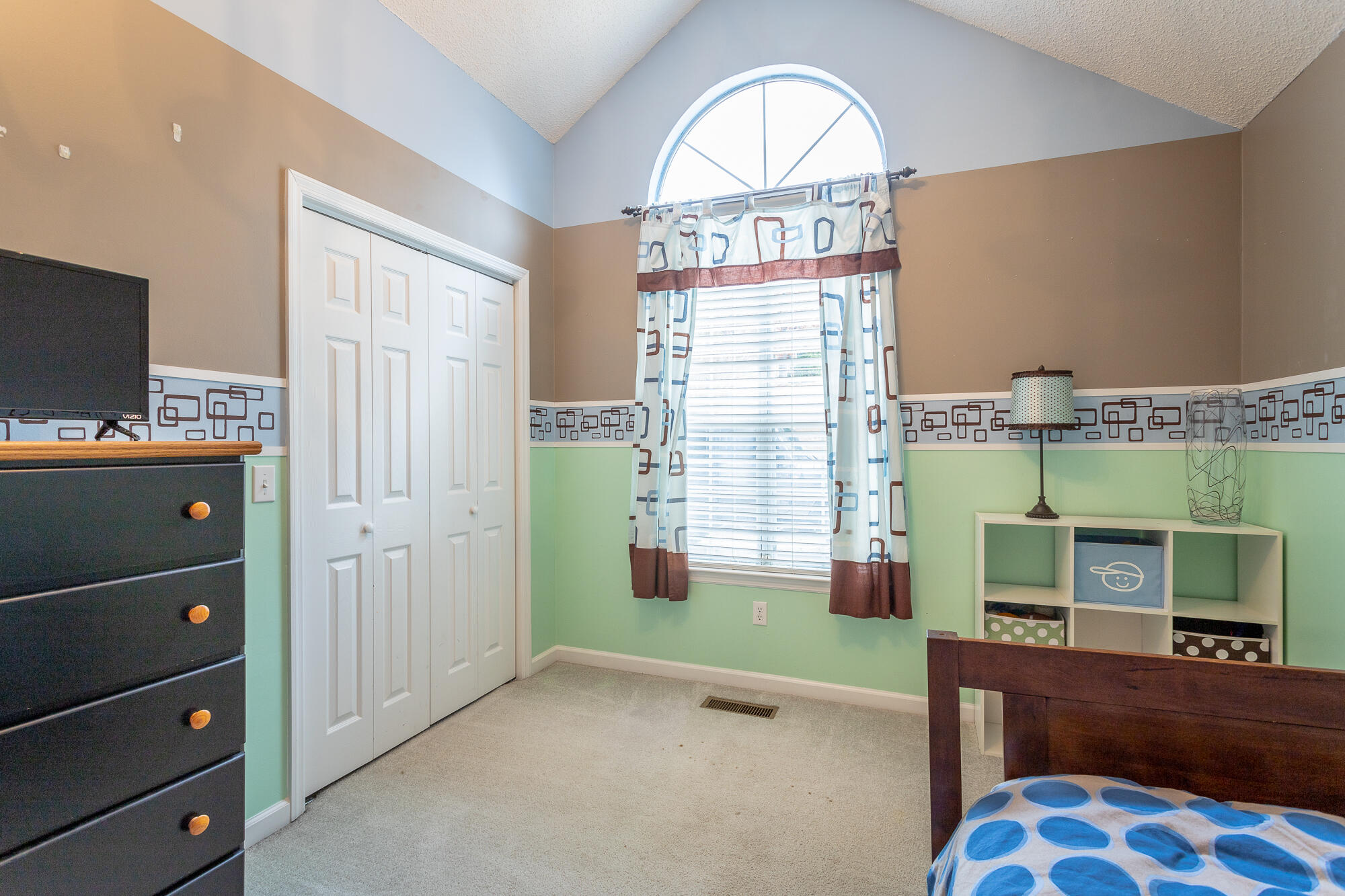 2422 W Wind Drive