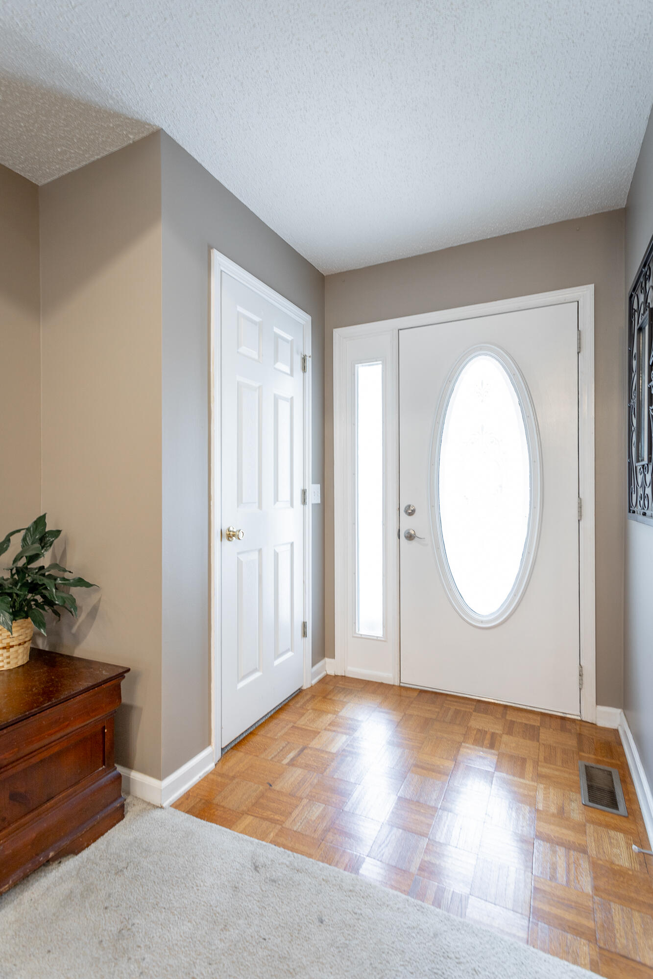 2422 W Wind Drive