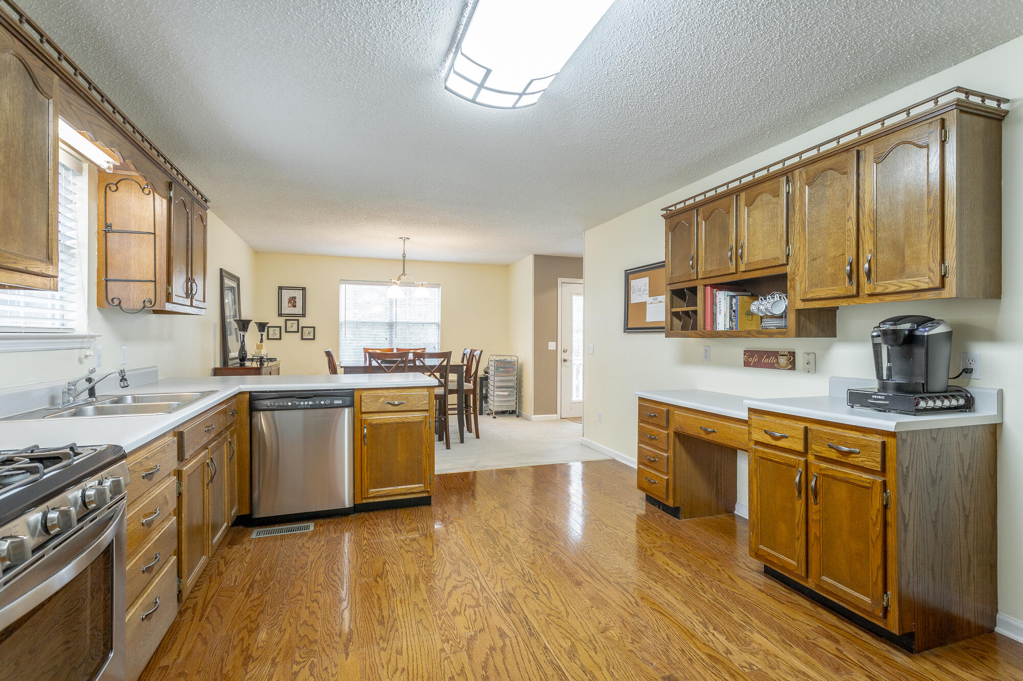 2422 W Wind Drive