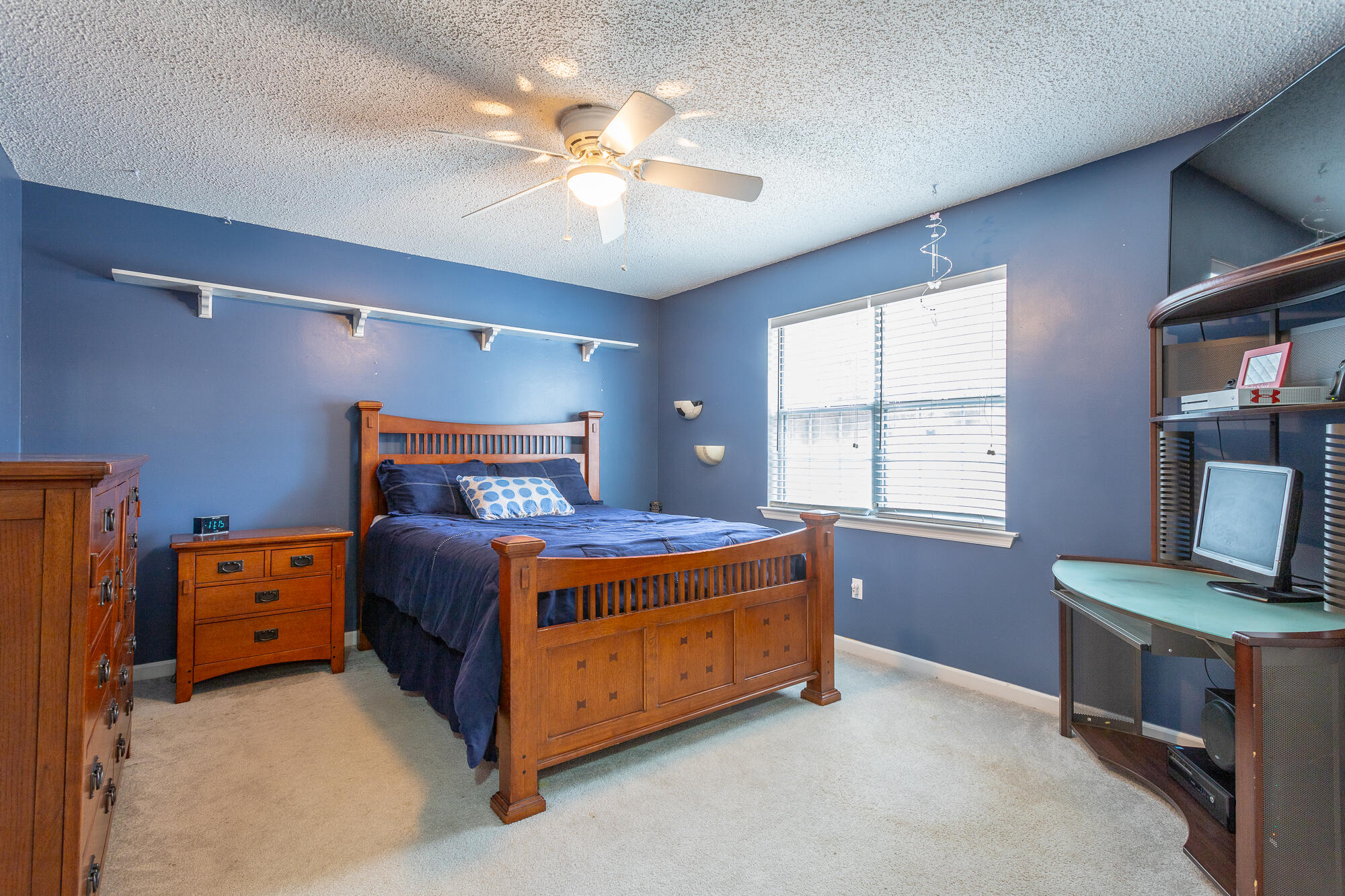 2422 W Wind Drive