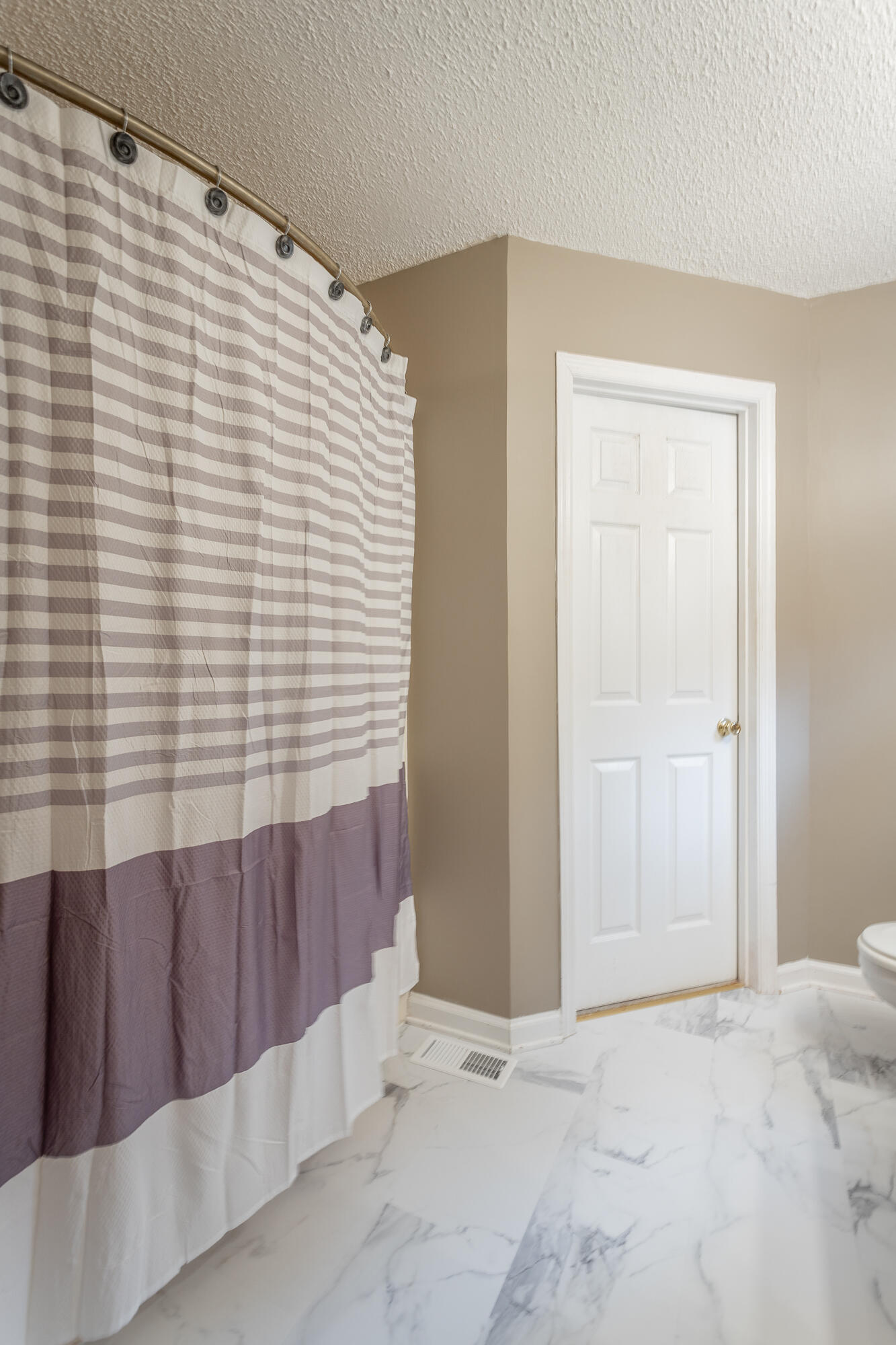 2422 W Wind Drive
