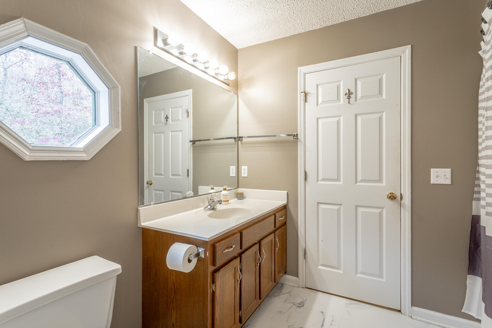 2422 W Wind Drive