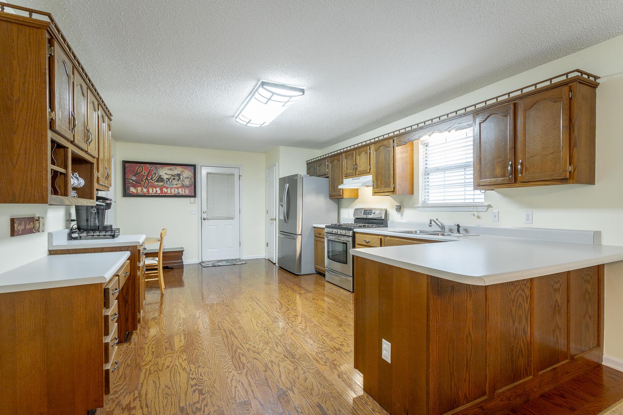 2422 W Wind Drive