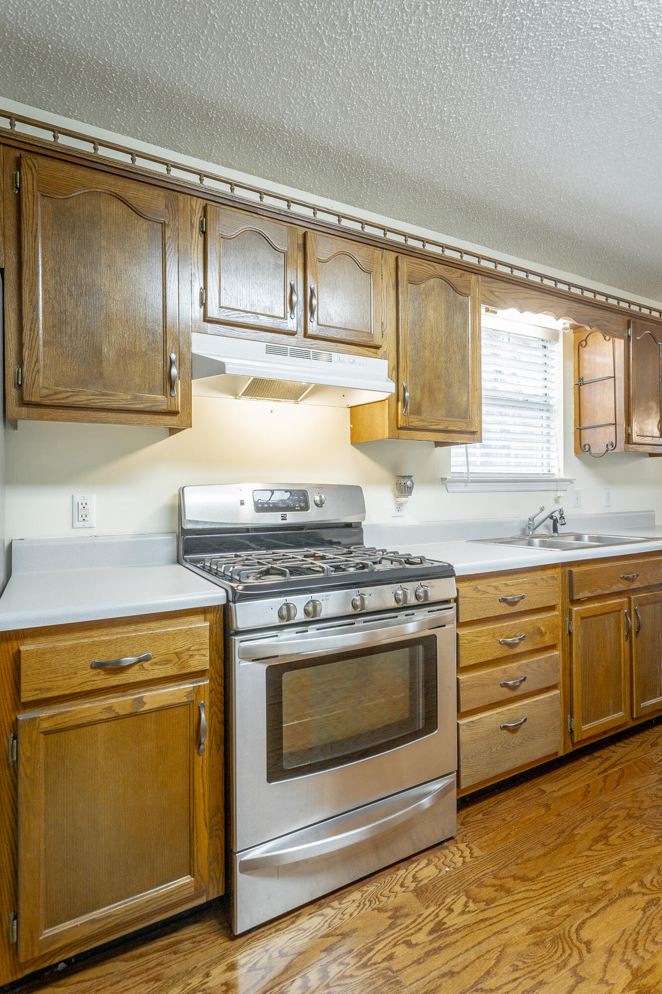 2422 W Wind Drive
