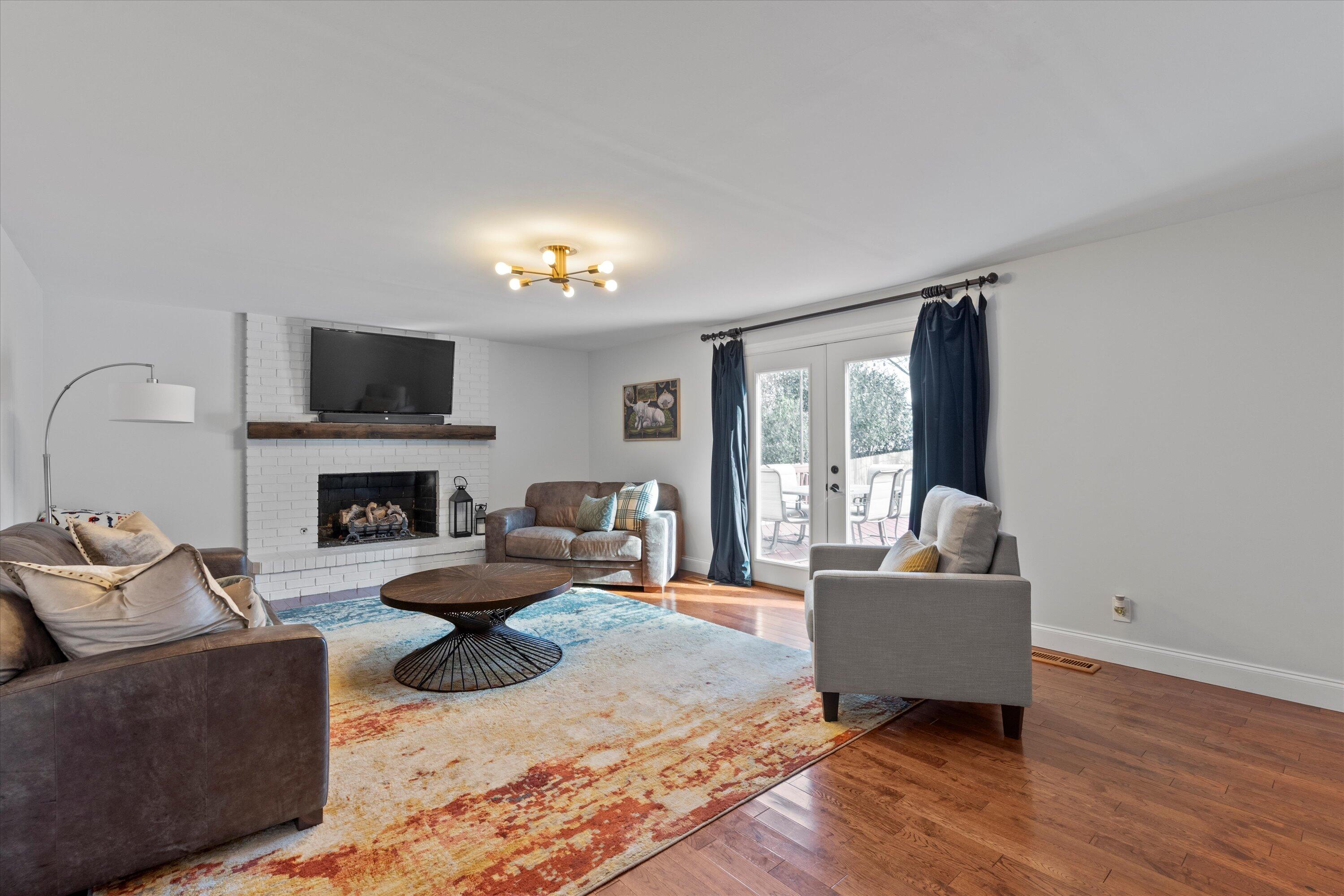 1923 Colonial Way Circle