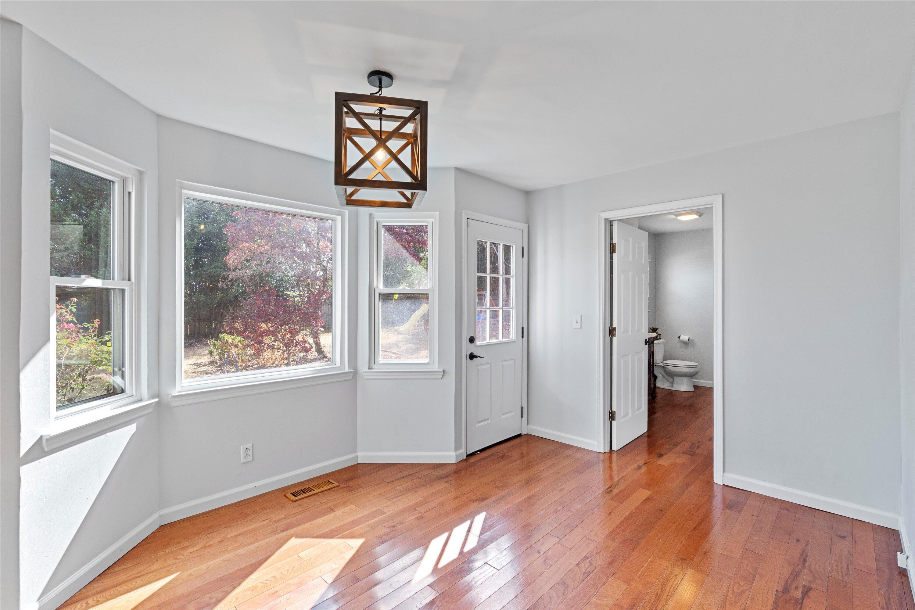 1923 Colonial Way Circle