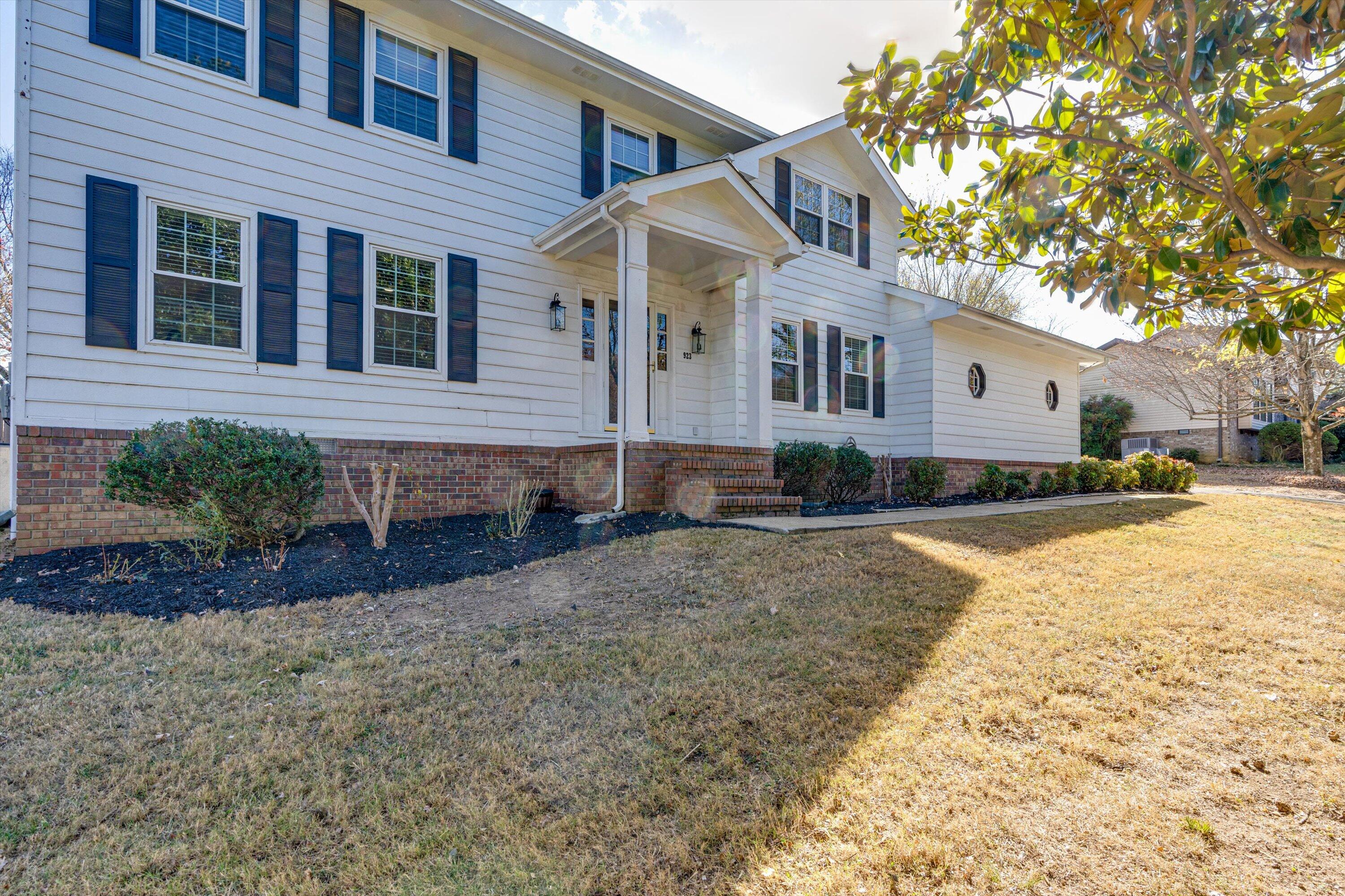1923 Colonial Way Circle