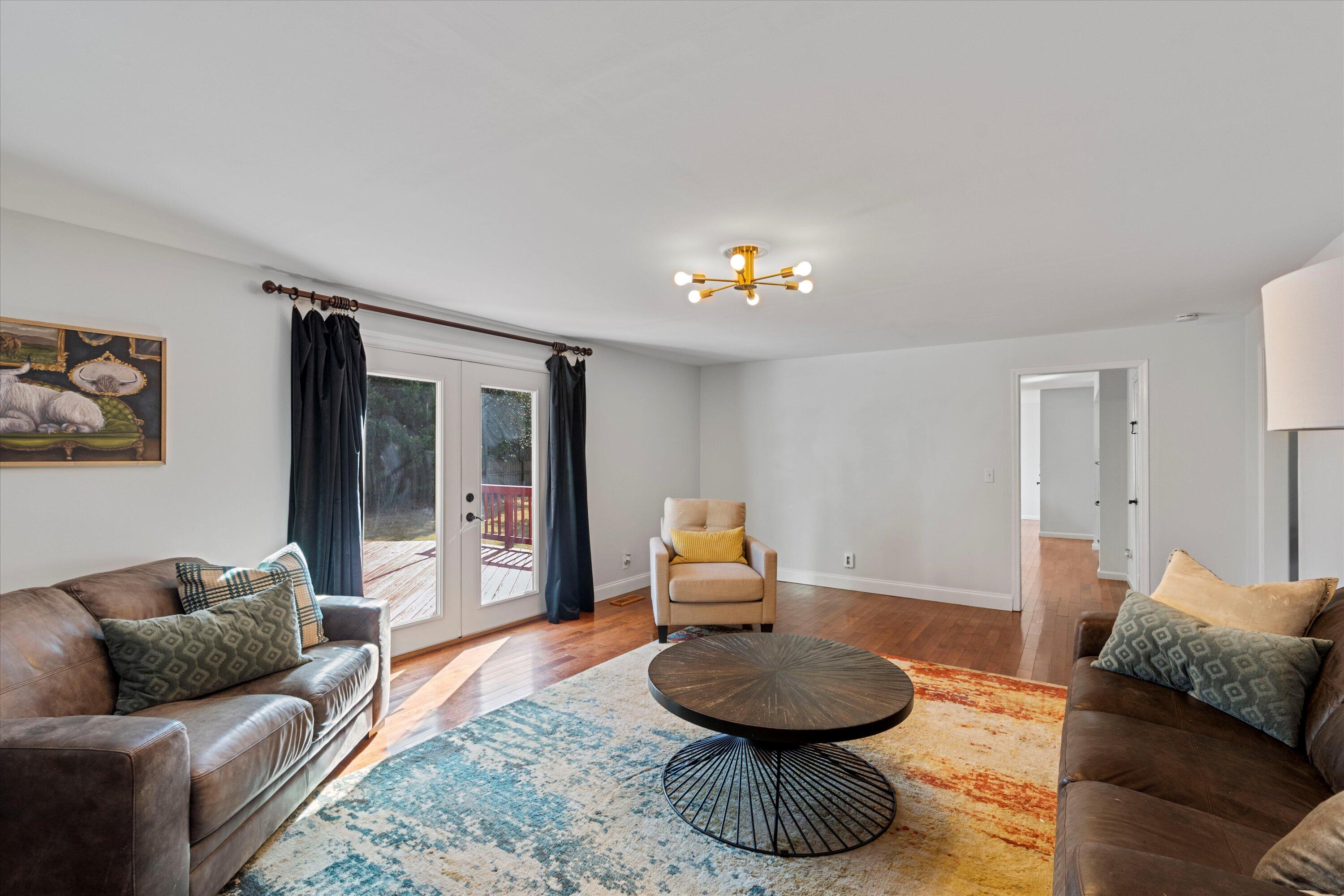 1923 Colonial Way Circle