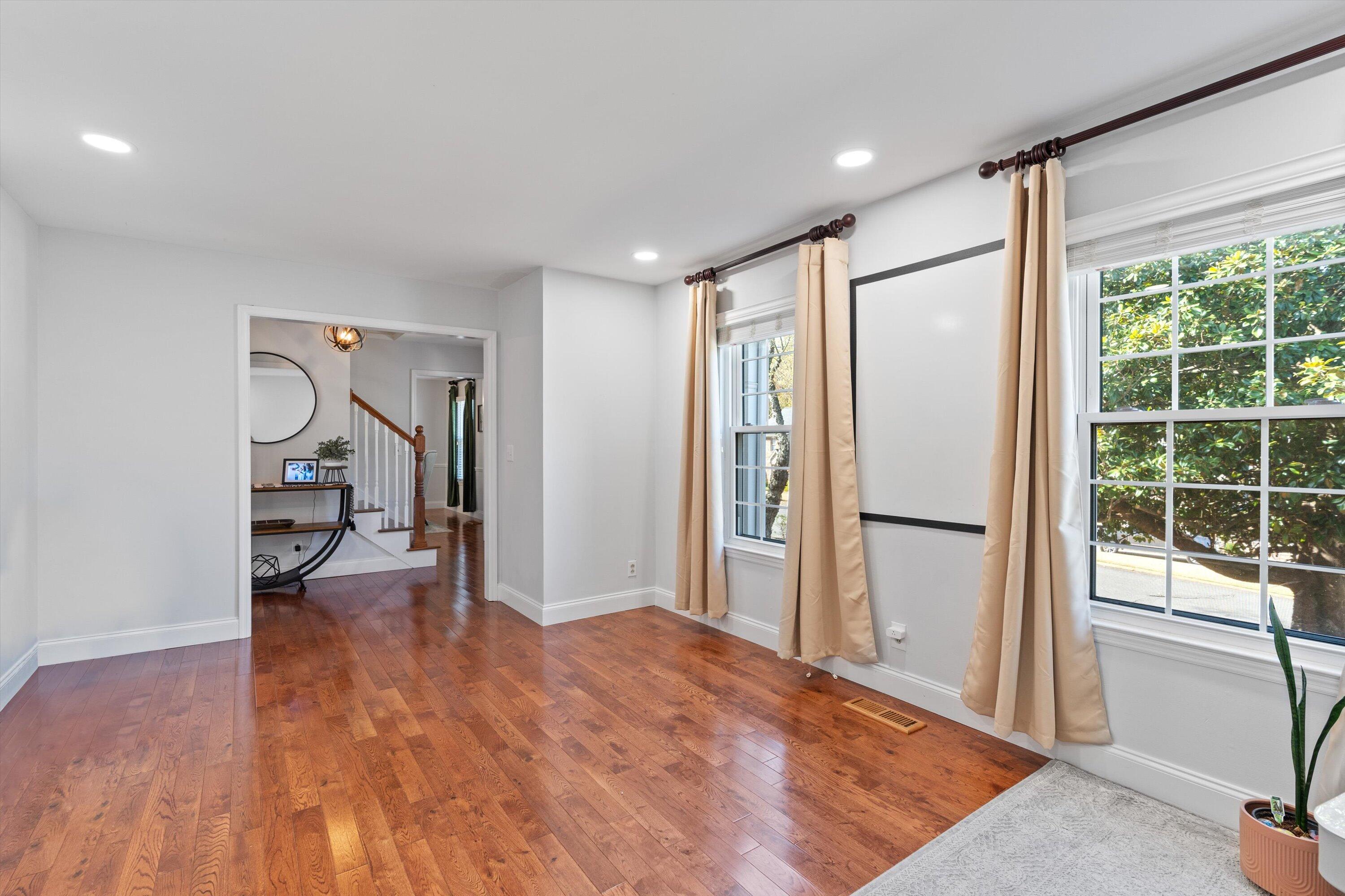 1923 Colonial Way Circle