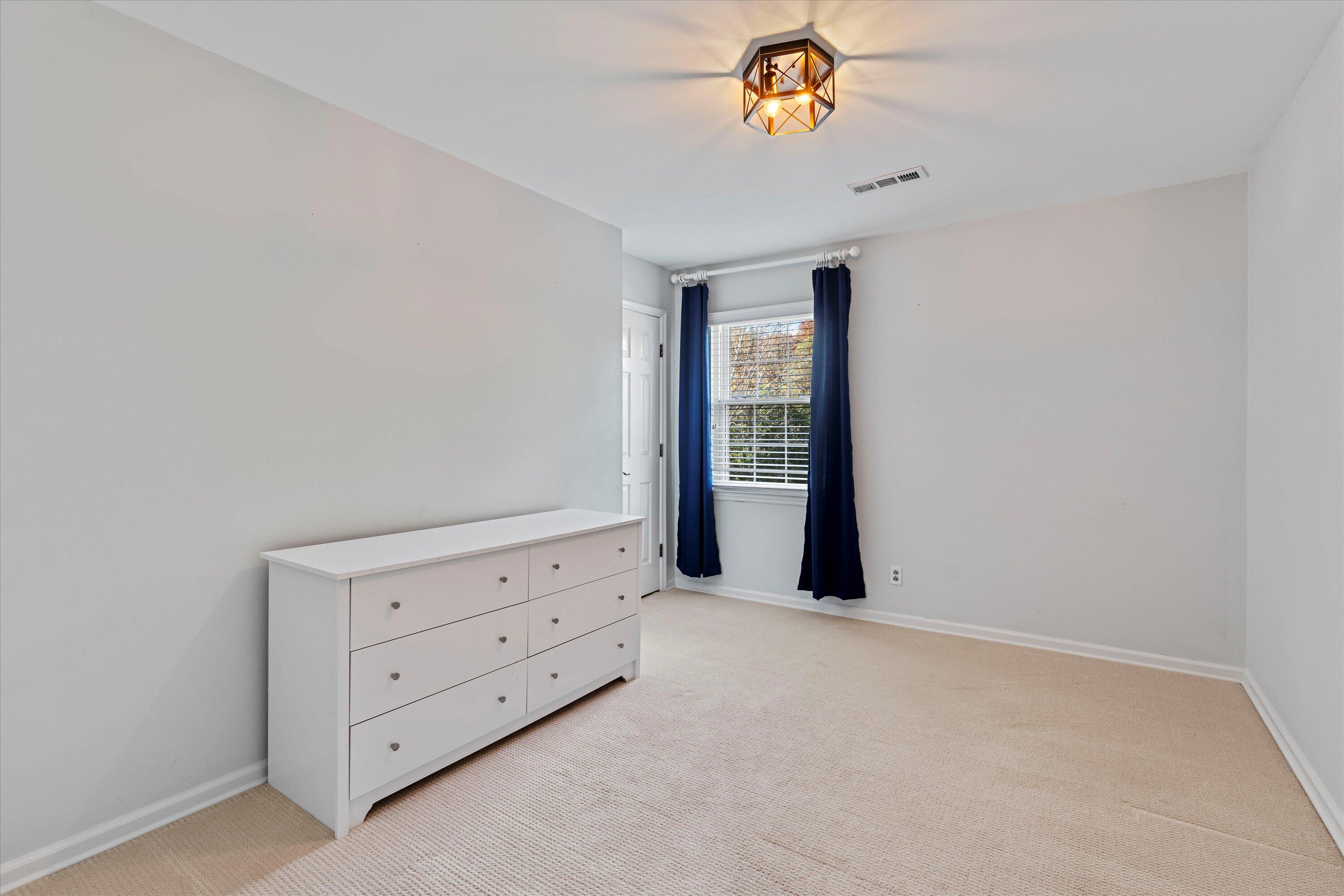 1923 Colonial Way Circle