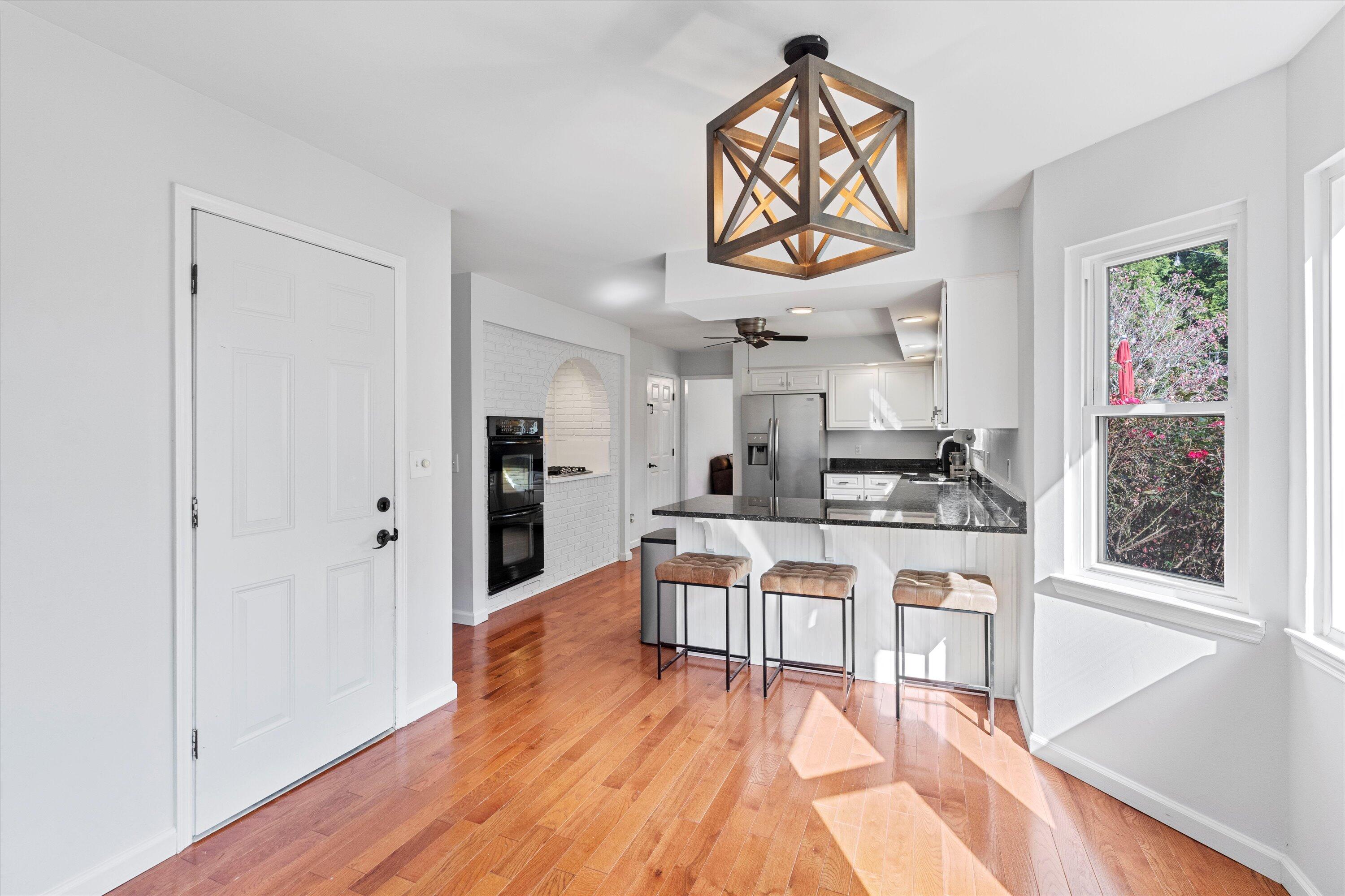 1923 Colonial Way Circle