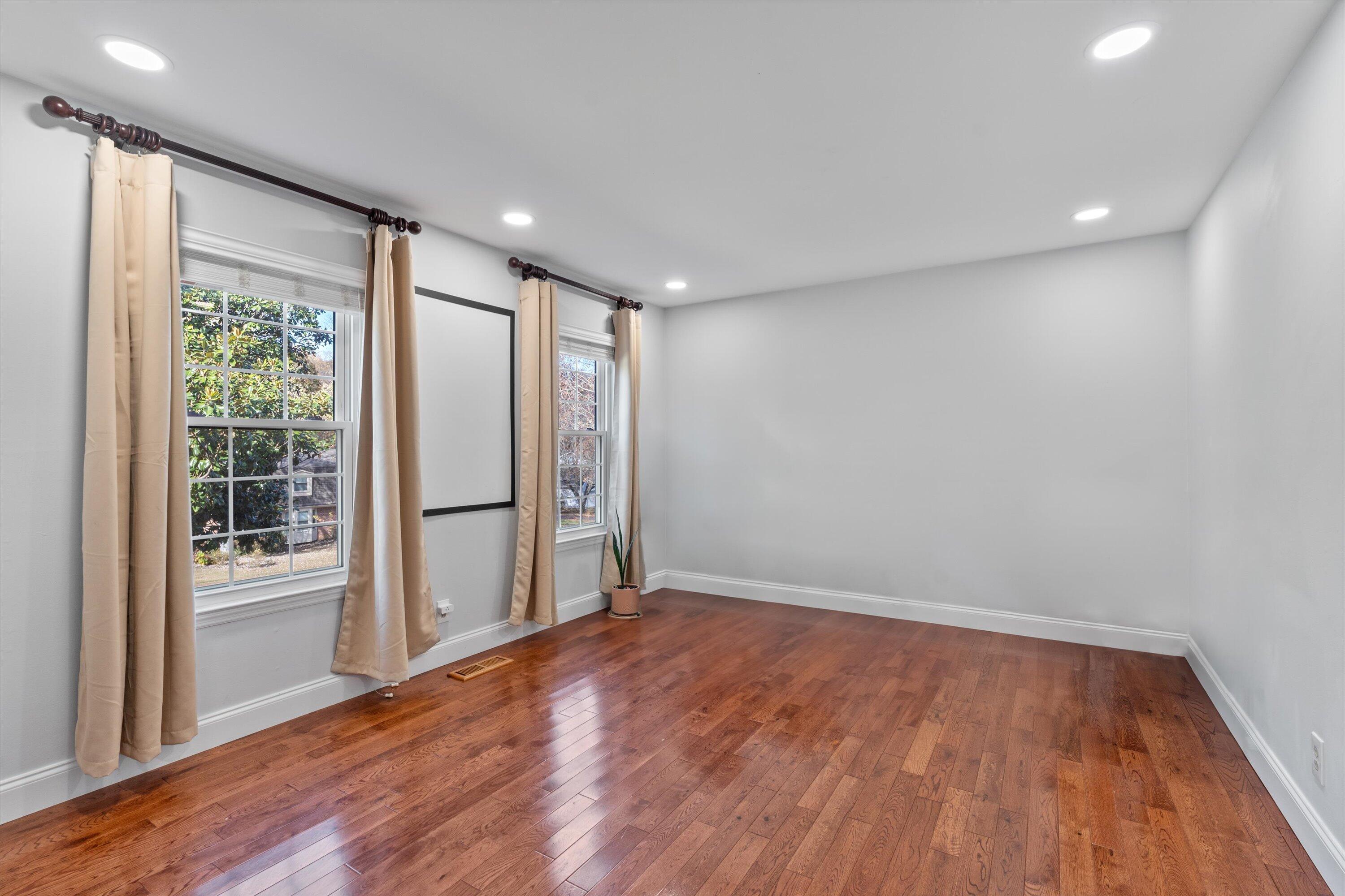 1923 Colonial Way Circle