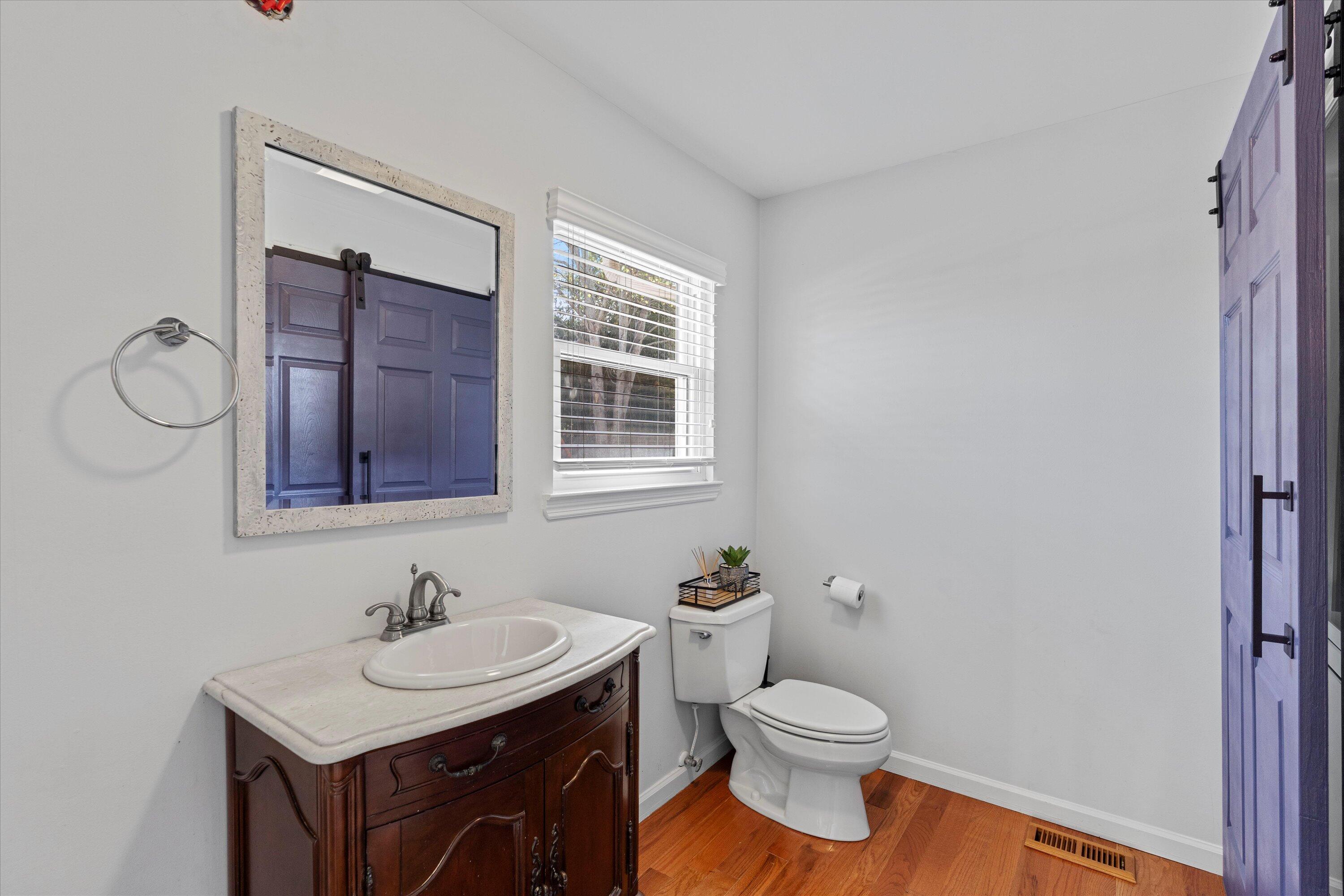 1923 Colonial Way Circle