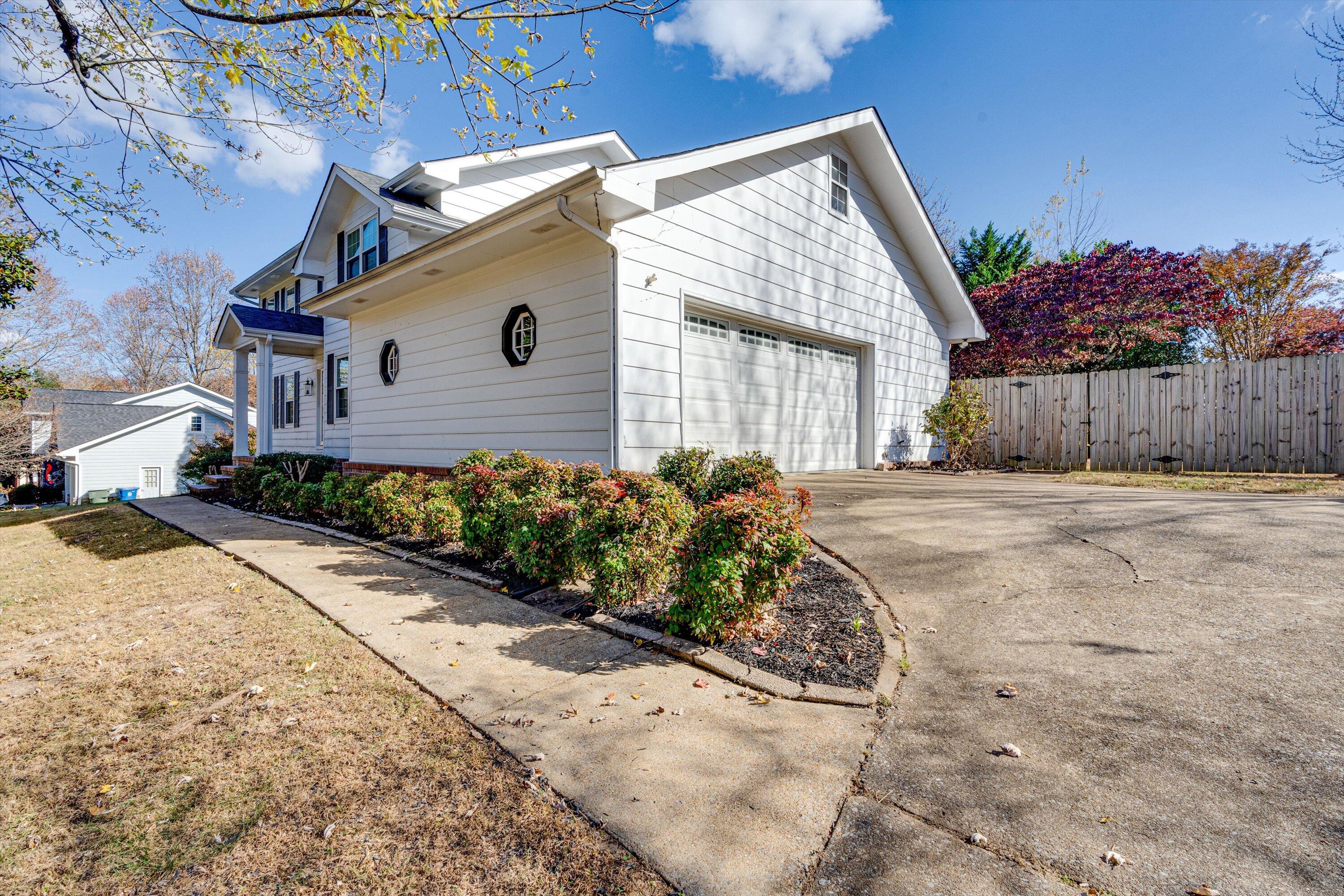 1923 Colonial Way Circle