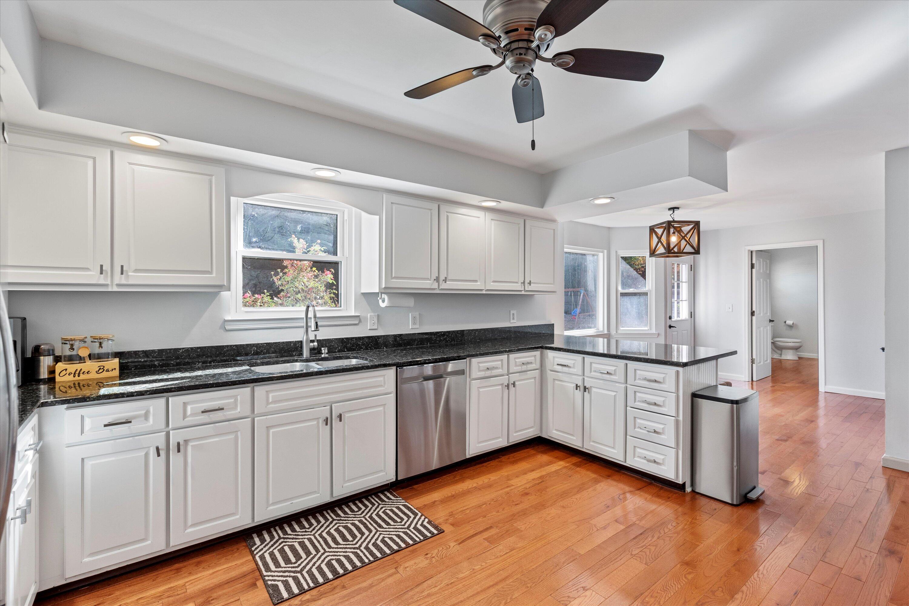 1923 Colonial Way Circle