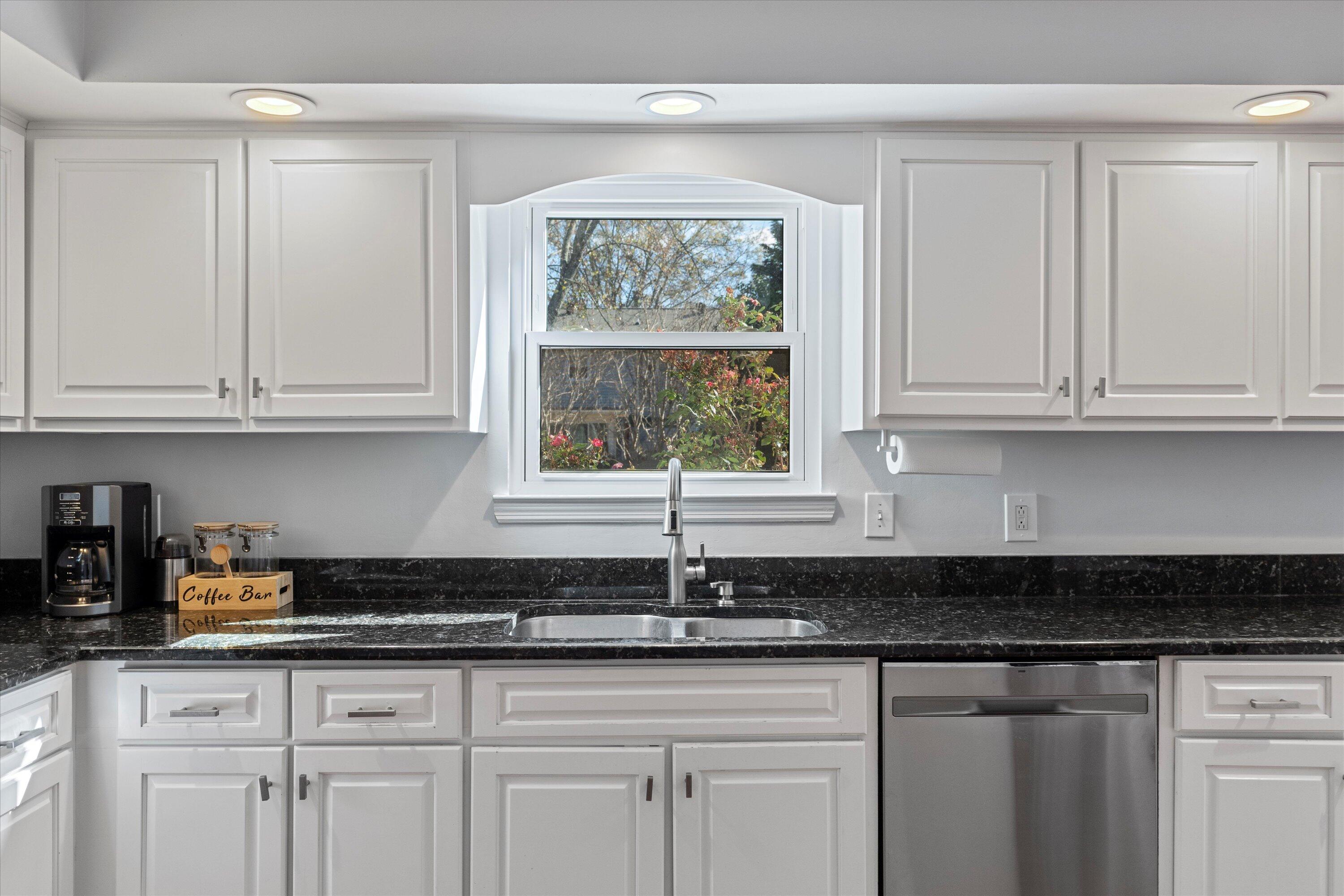 1923 Colonial Way Circle