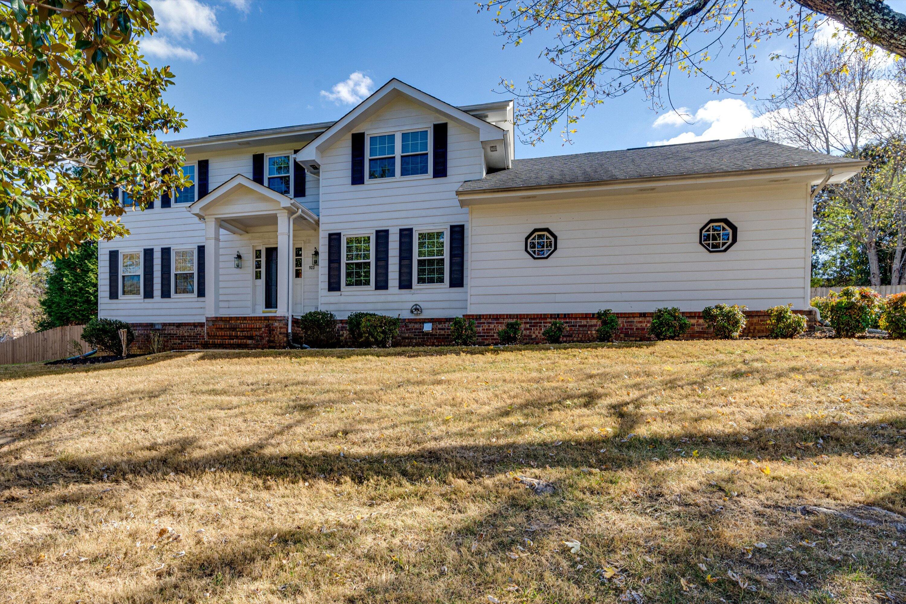 1923 Colonial Way Circle