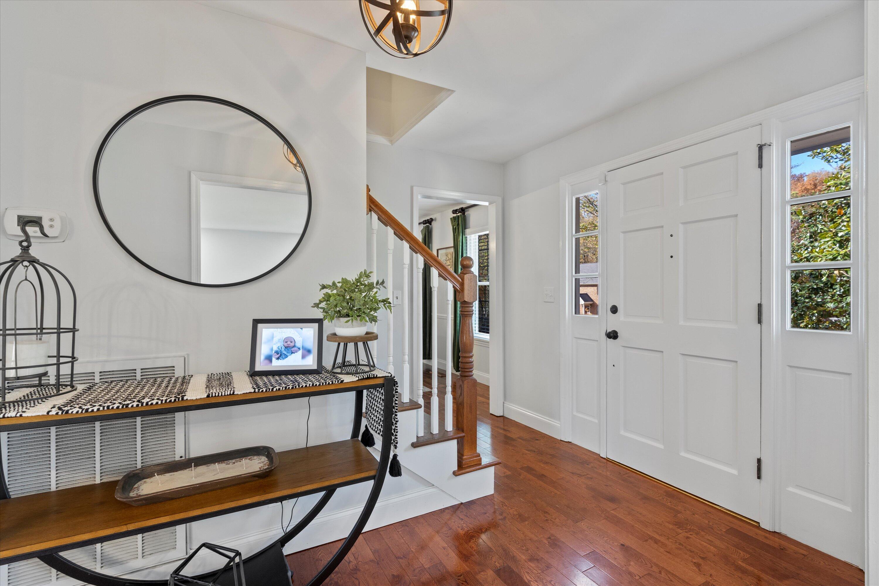 1923 Colonial Way Circle