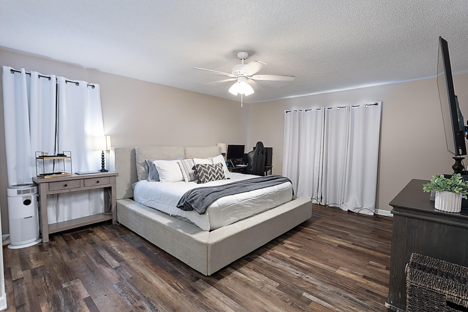 2443 NW Valley Hills Trail