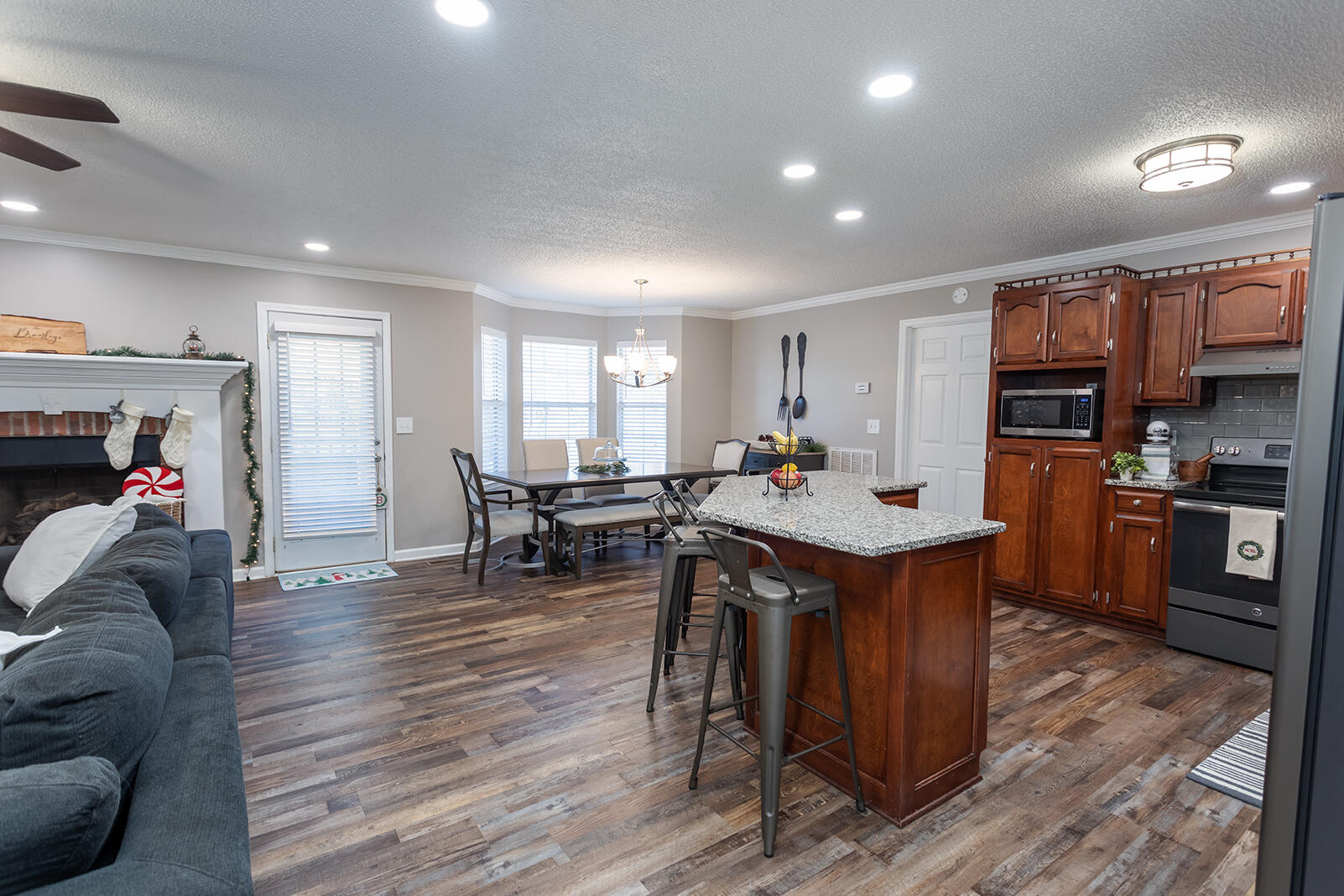 2443 NW Valley Hills Trail