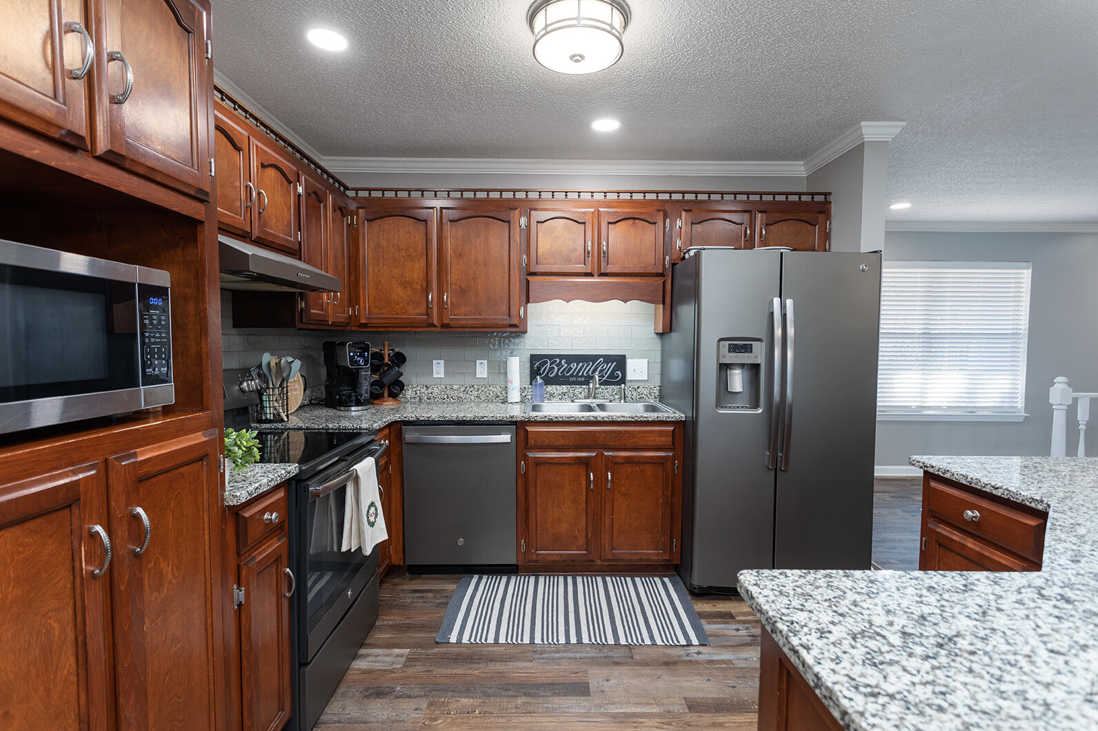 2443 NW Valley Hills Trail