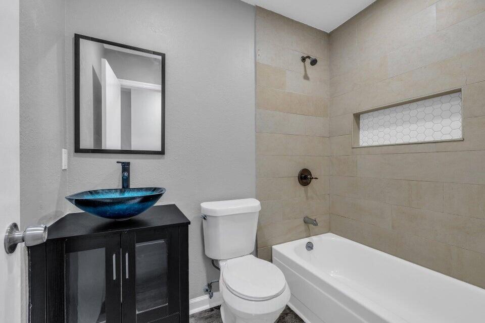 4318 Katie Kim Ln