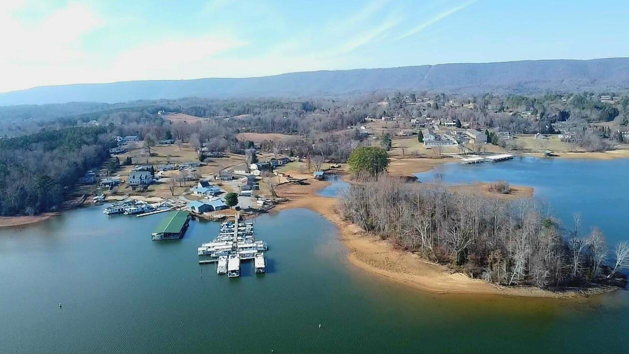 206 Lakeshire Drive