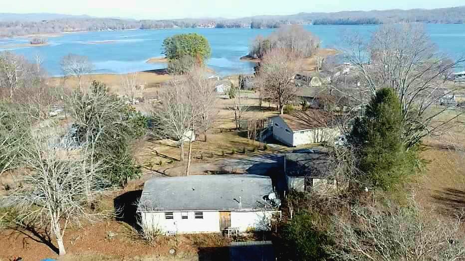 206 Lakeshire Drive