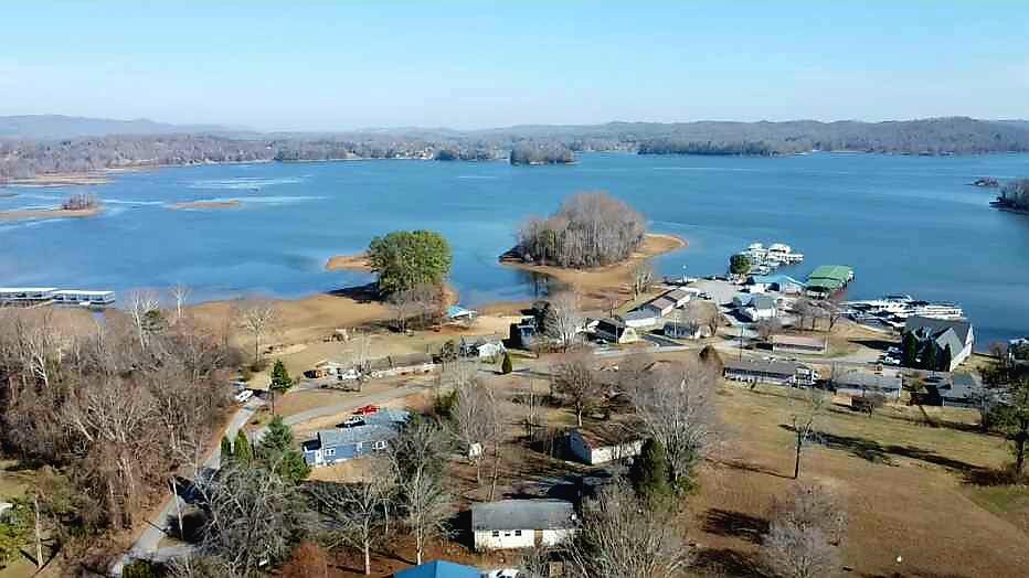 206 Lakeshire Drive