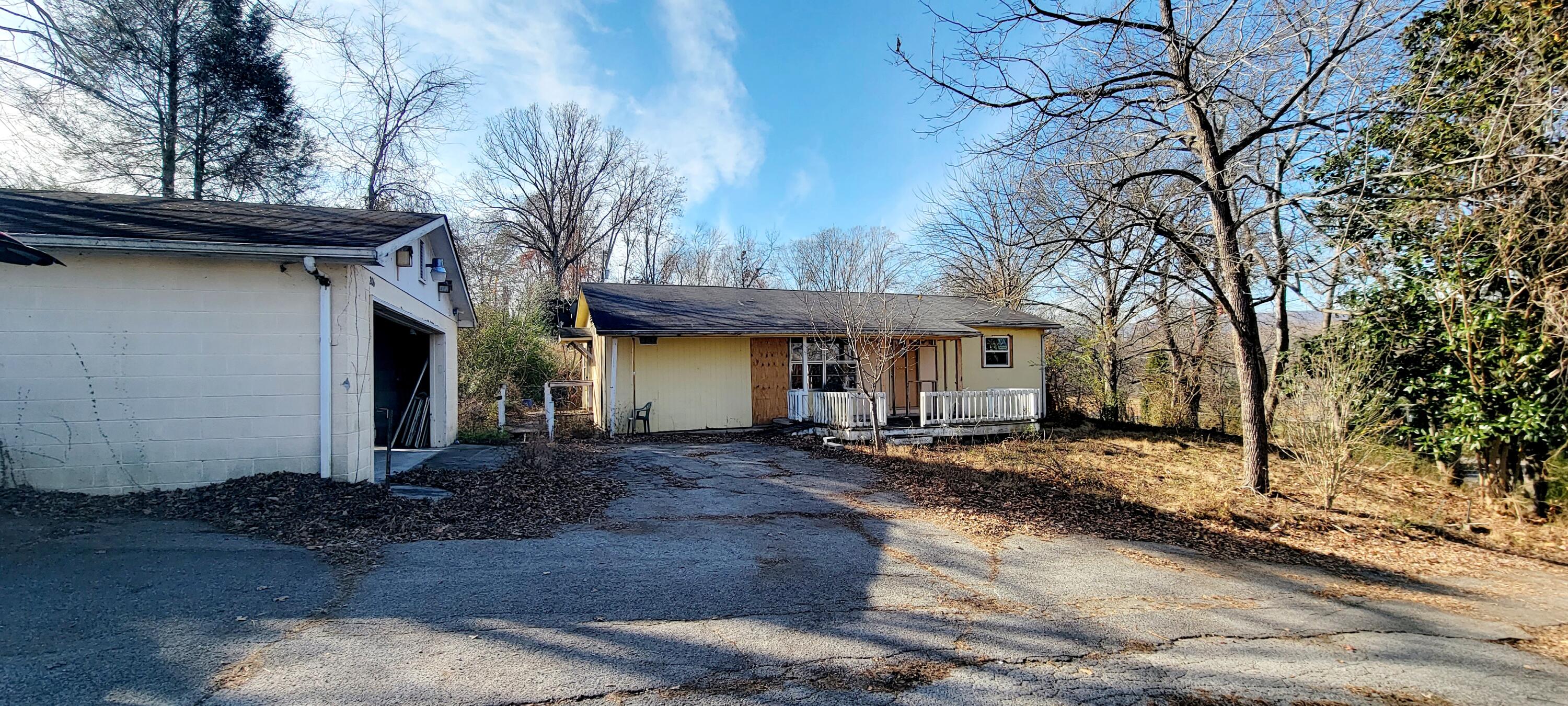 206 Lakeshire Drive