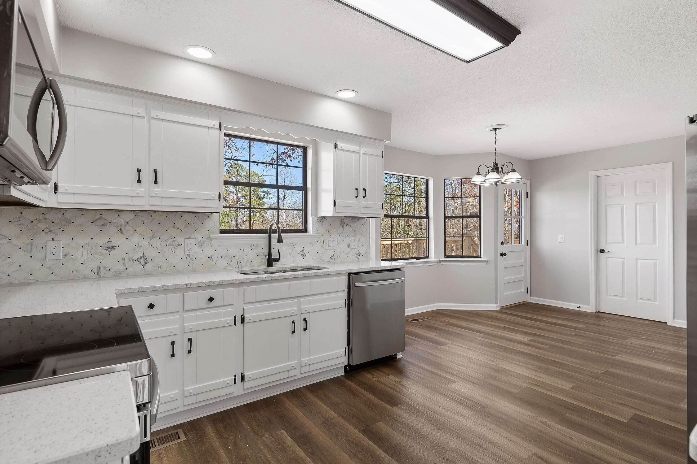 6525 Lake Shadows Cir