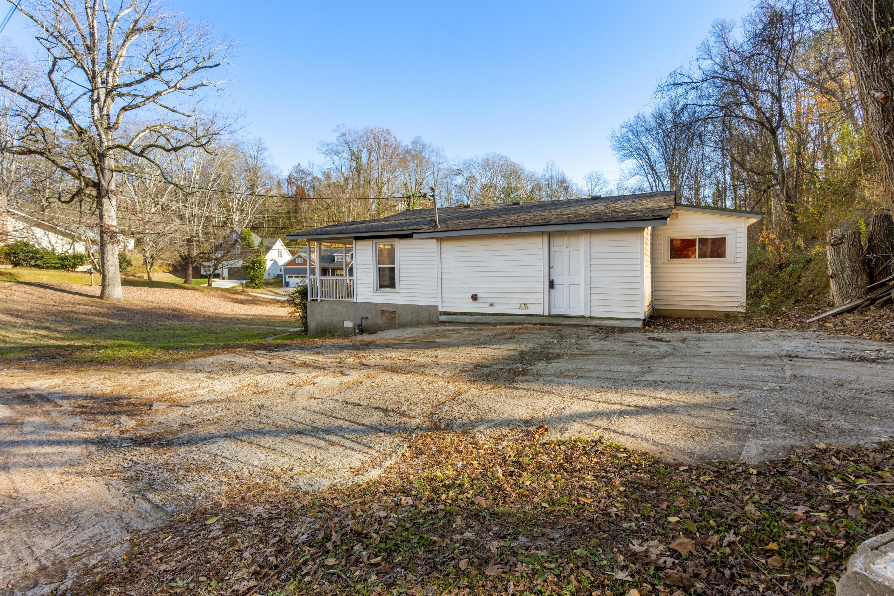 202 Hedgewood Dr