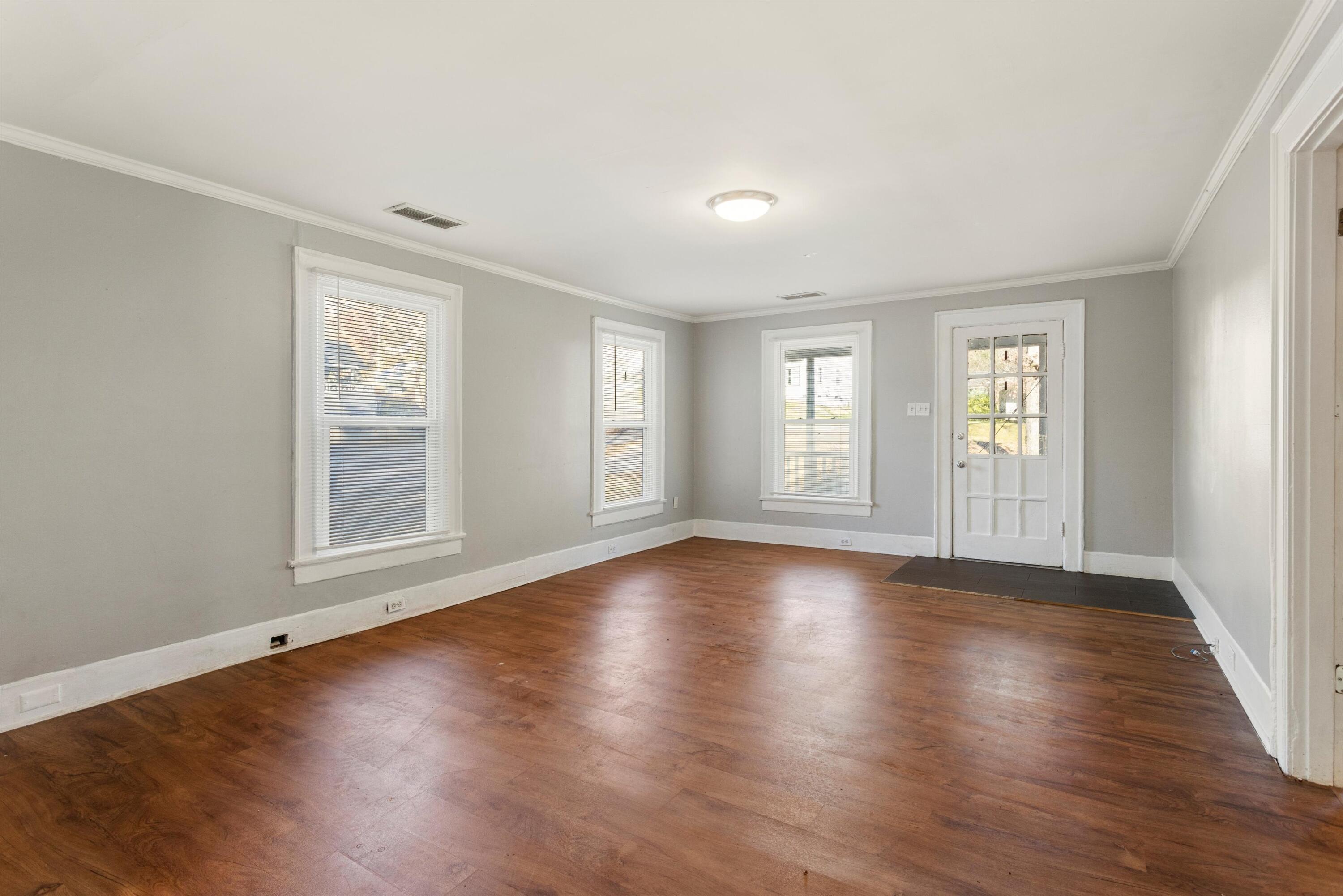 202 Hedgewood Dr