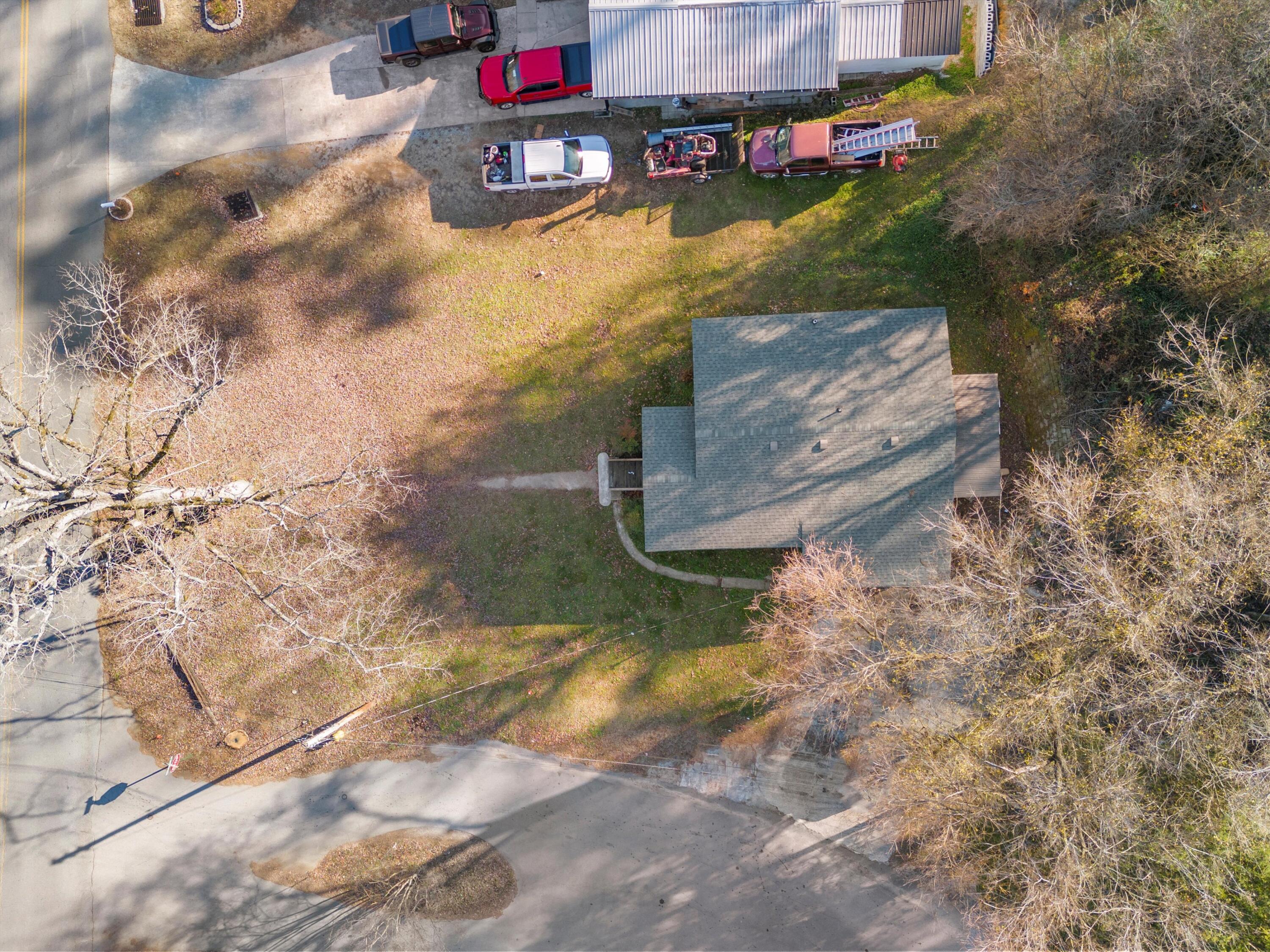 202 Hedgewood Dr