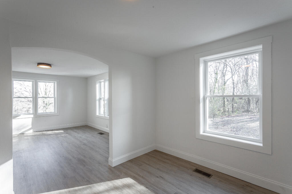 198 Little St