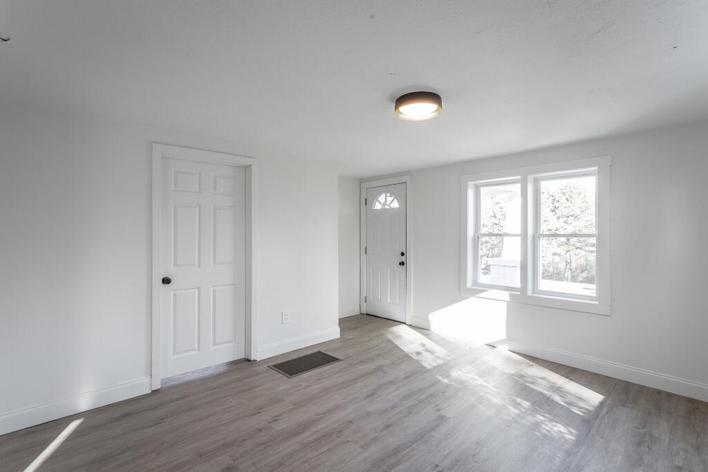 198 Little St