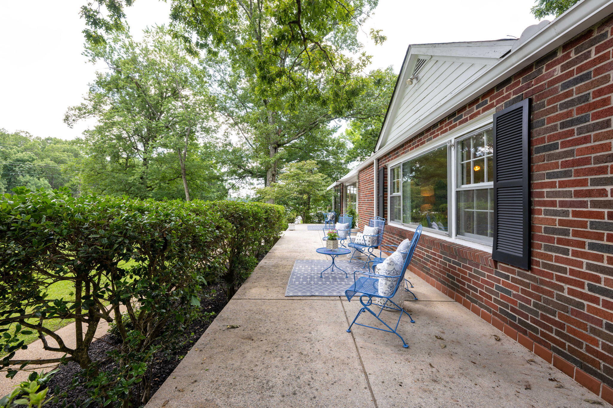 1403 Taft Highway