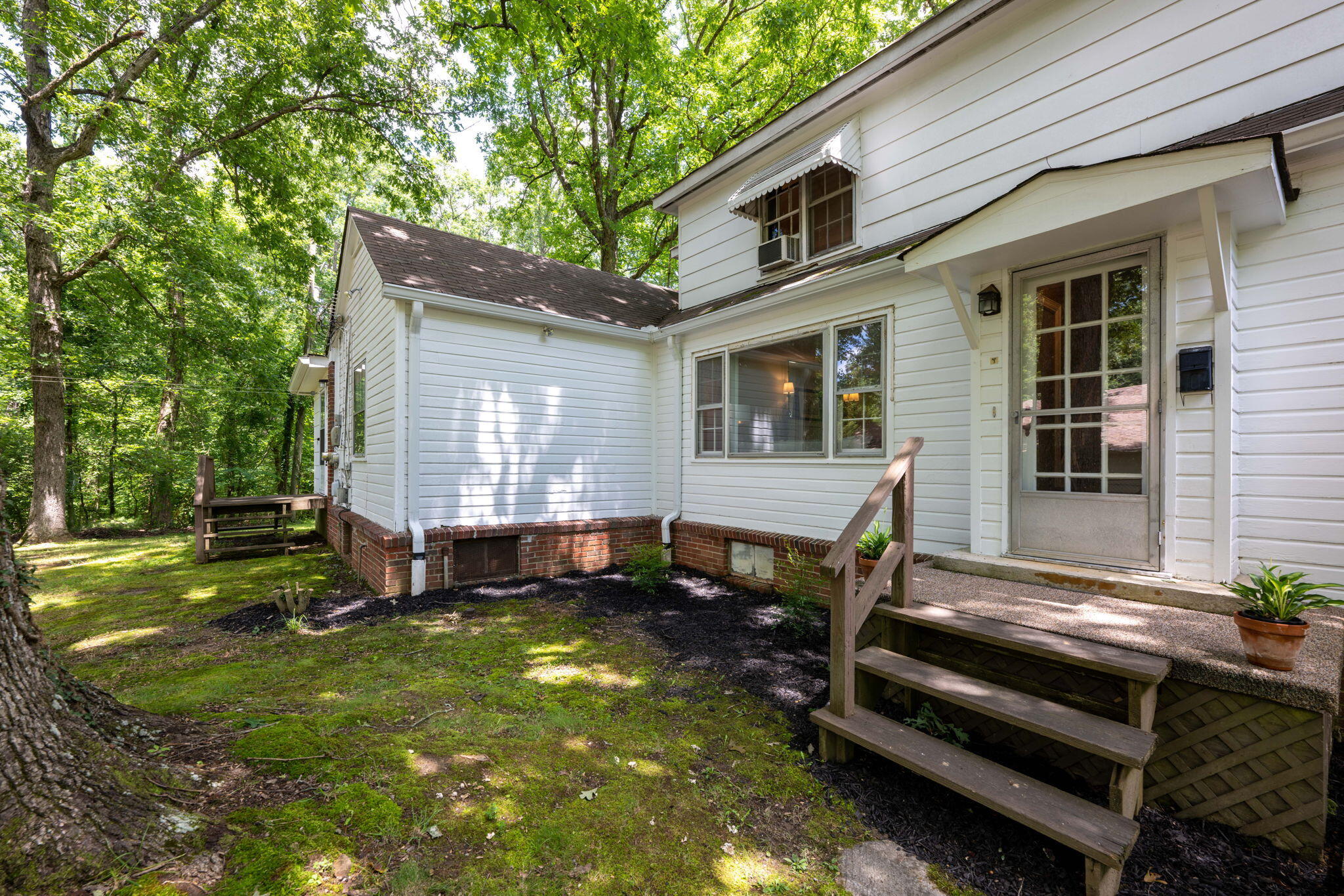 1403 Taft Highway