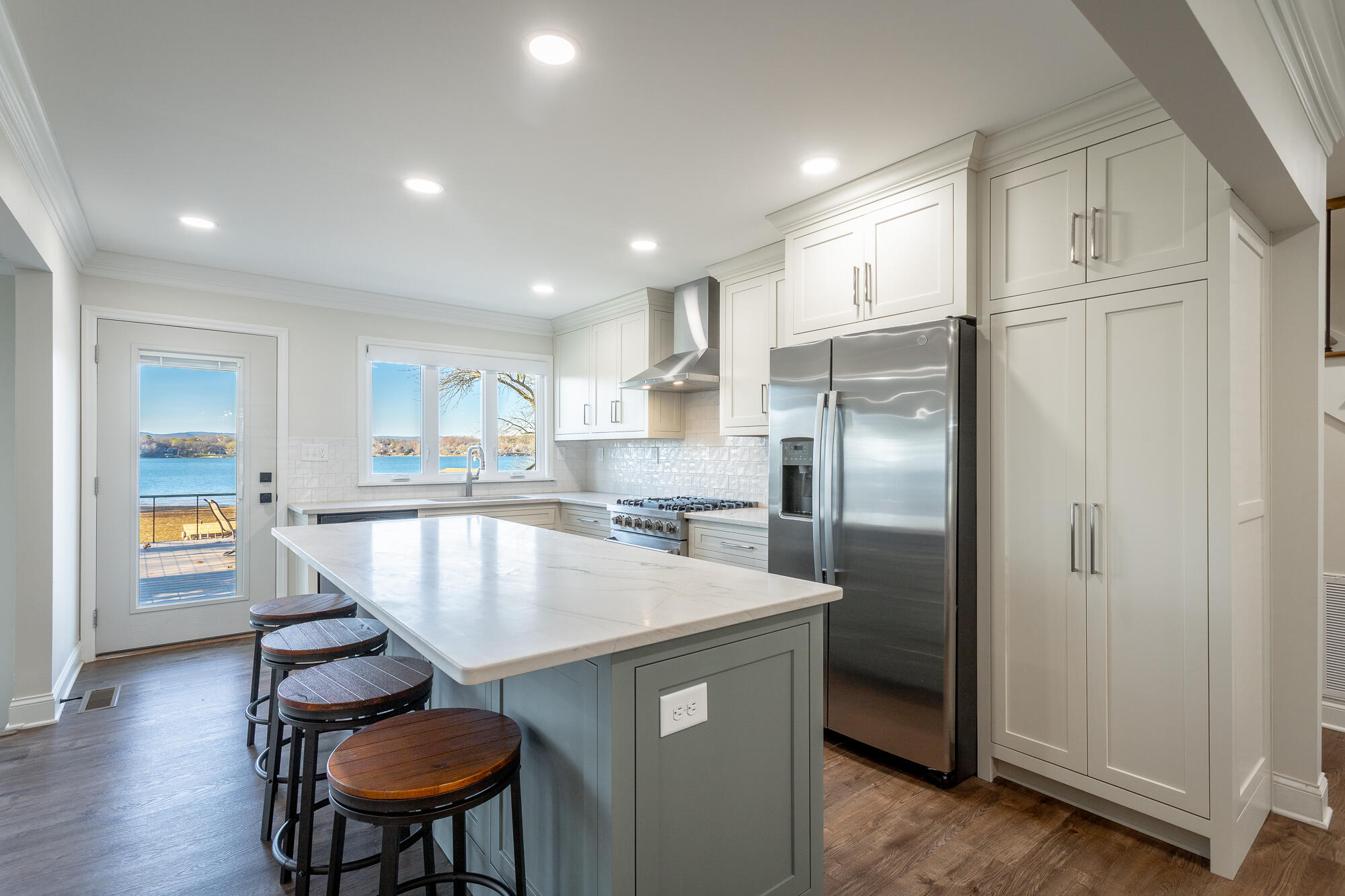 5701 Island View Drive