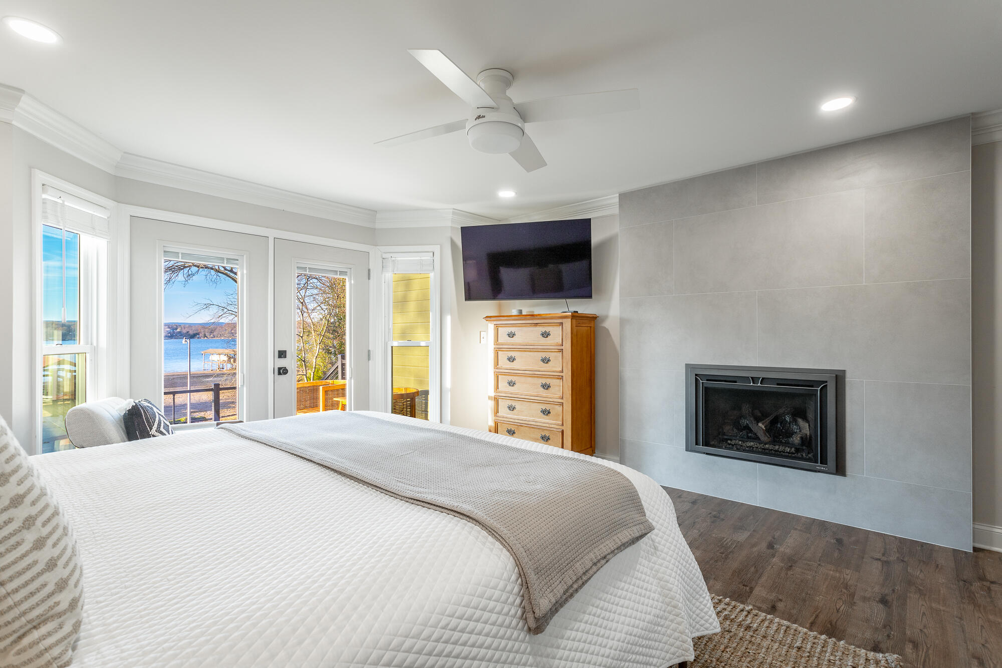 5701 Island View Drive