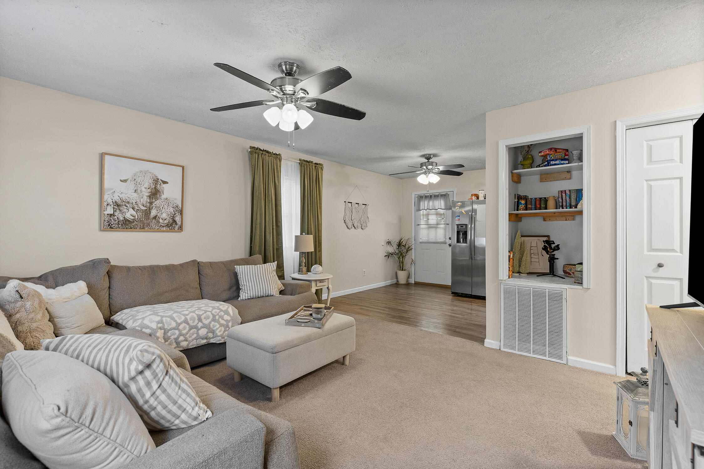 302 Rogers Ln