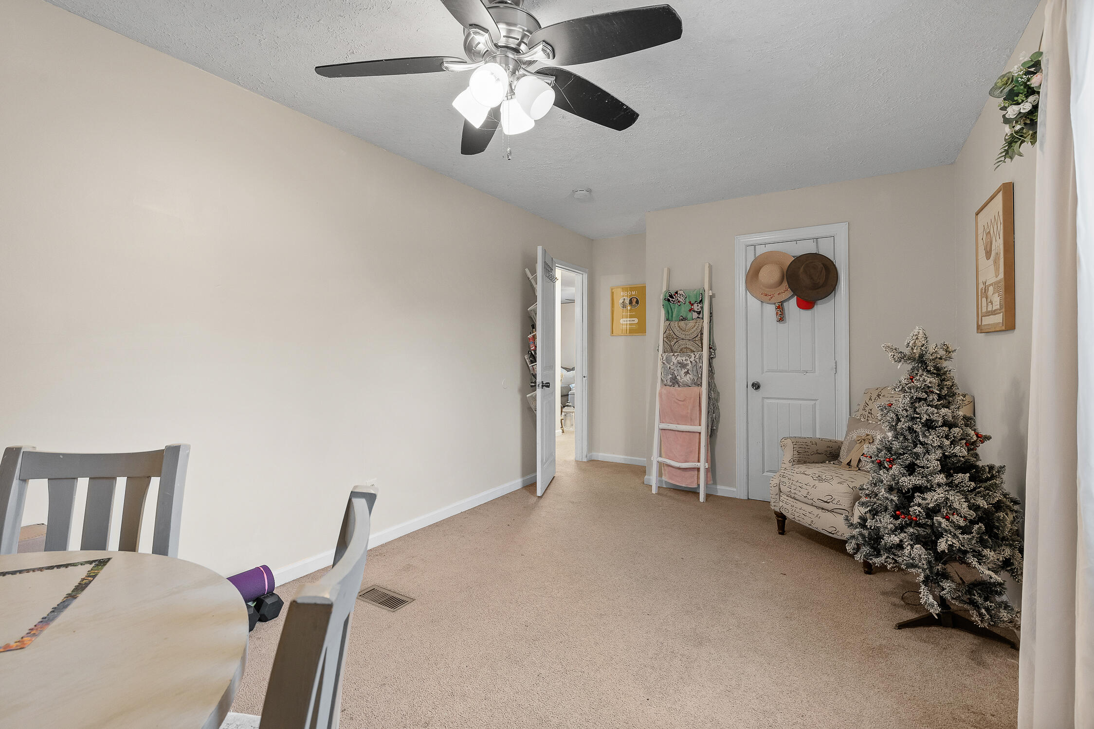 302 Rogers Ln
