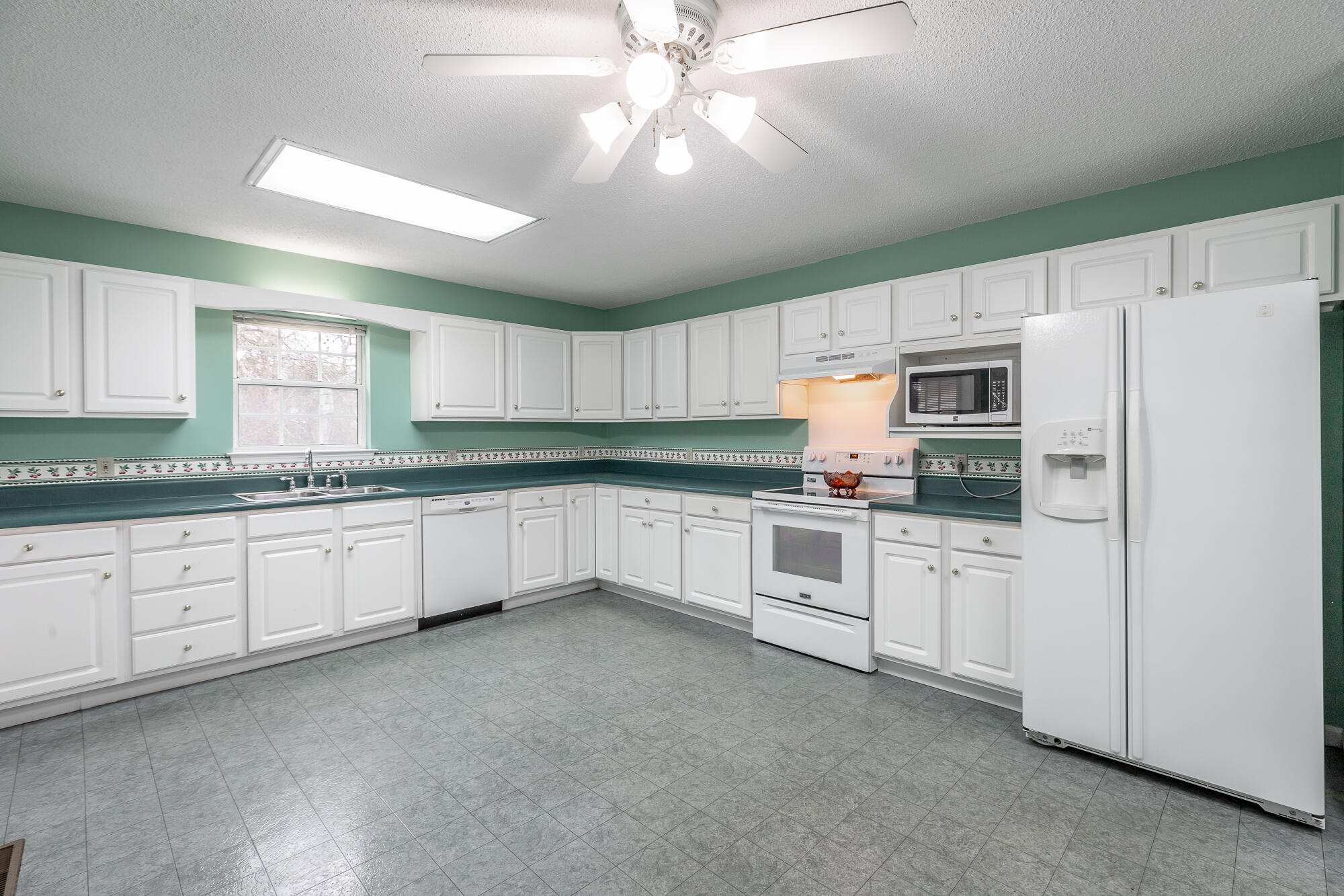1363 Ridgefield Circle