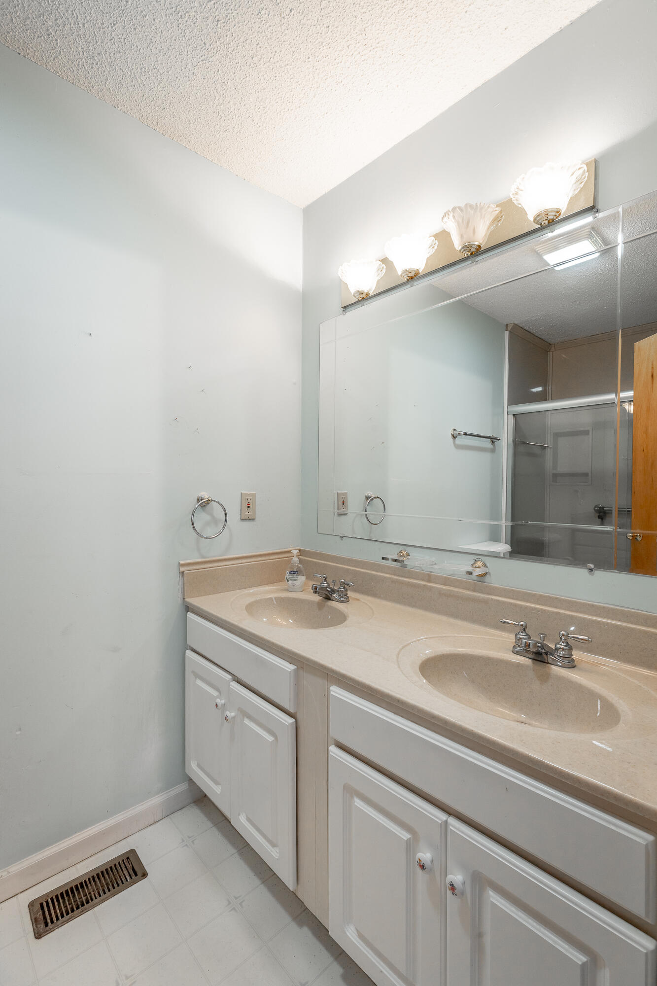 1363 Ridgefield Circle
