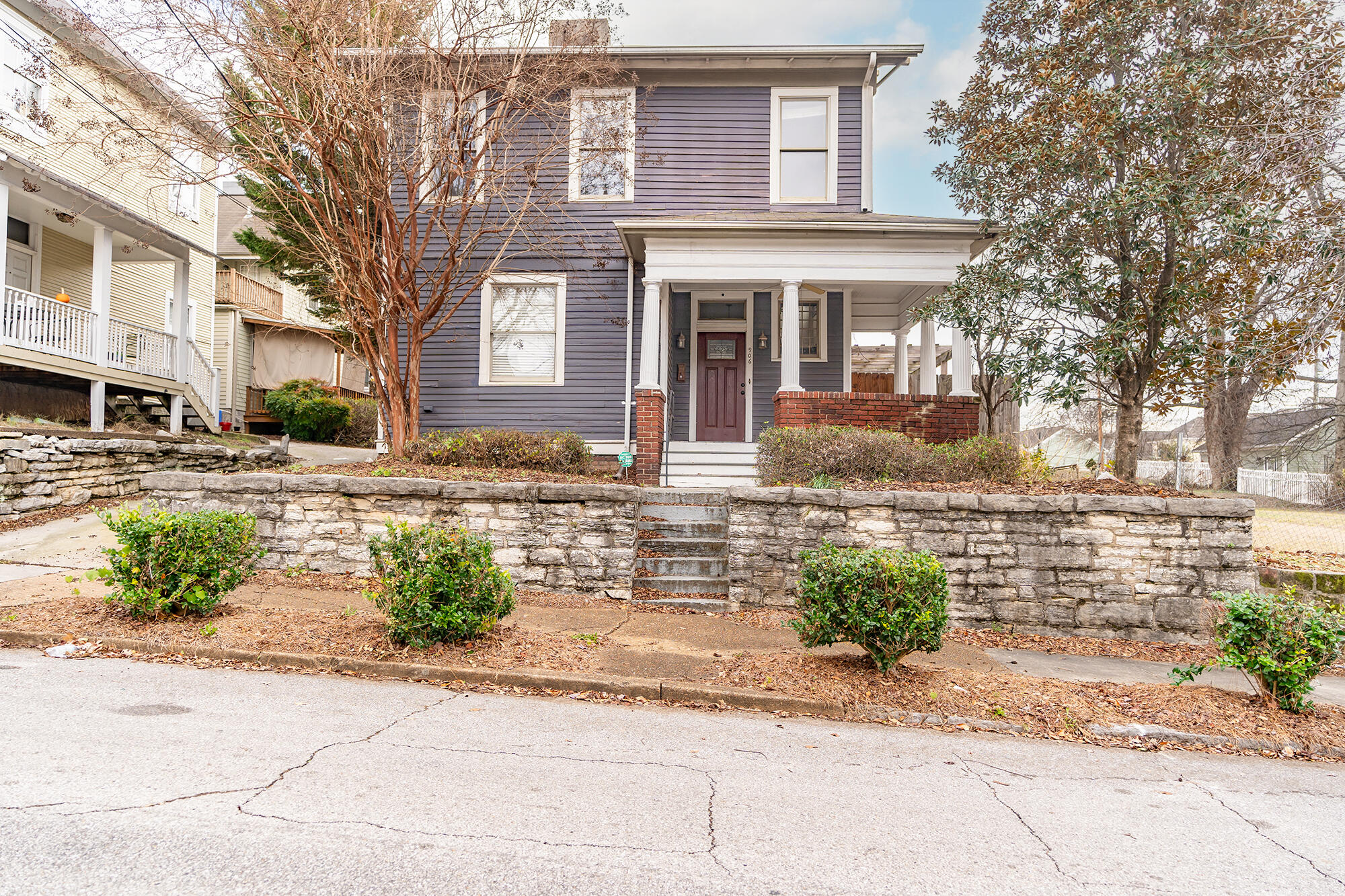 906 Magnolia St