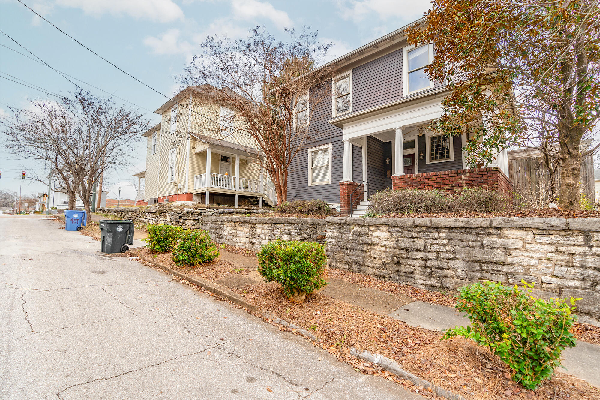 906 Magnolia St