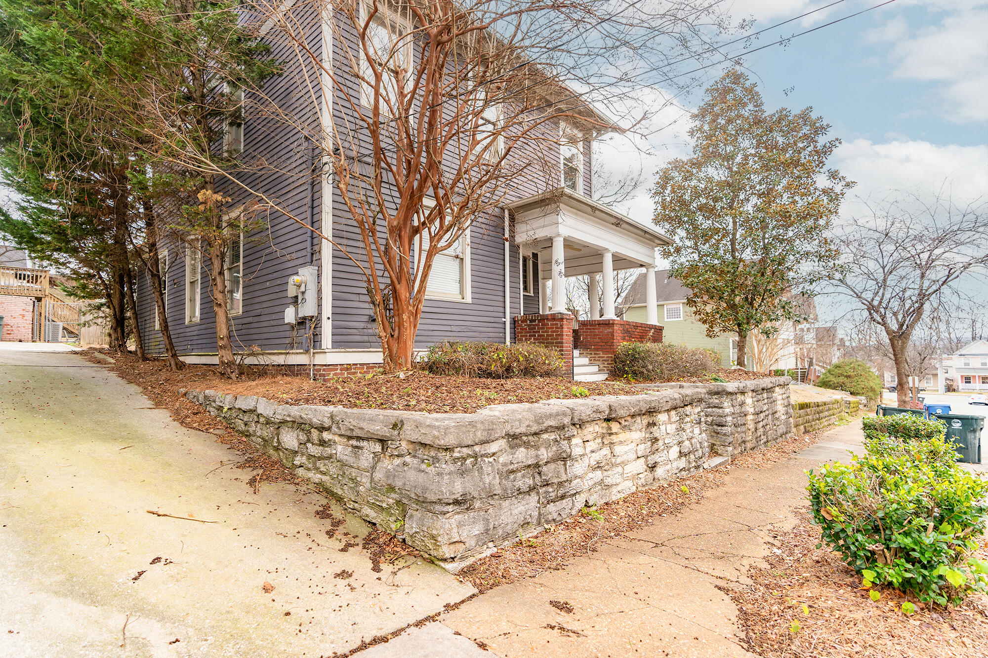 906 Magnolia St