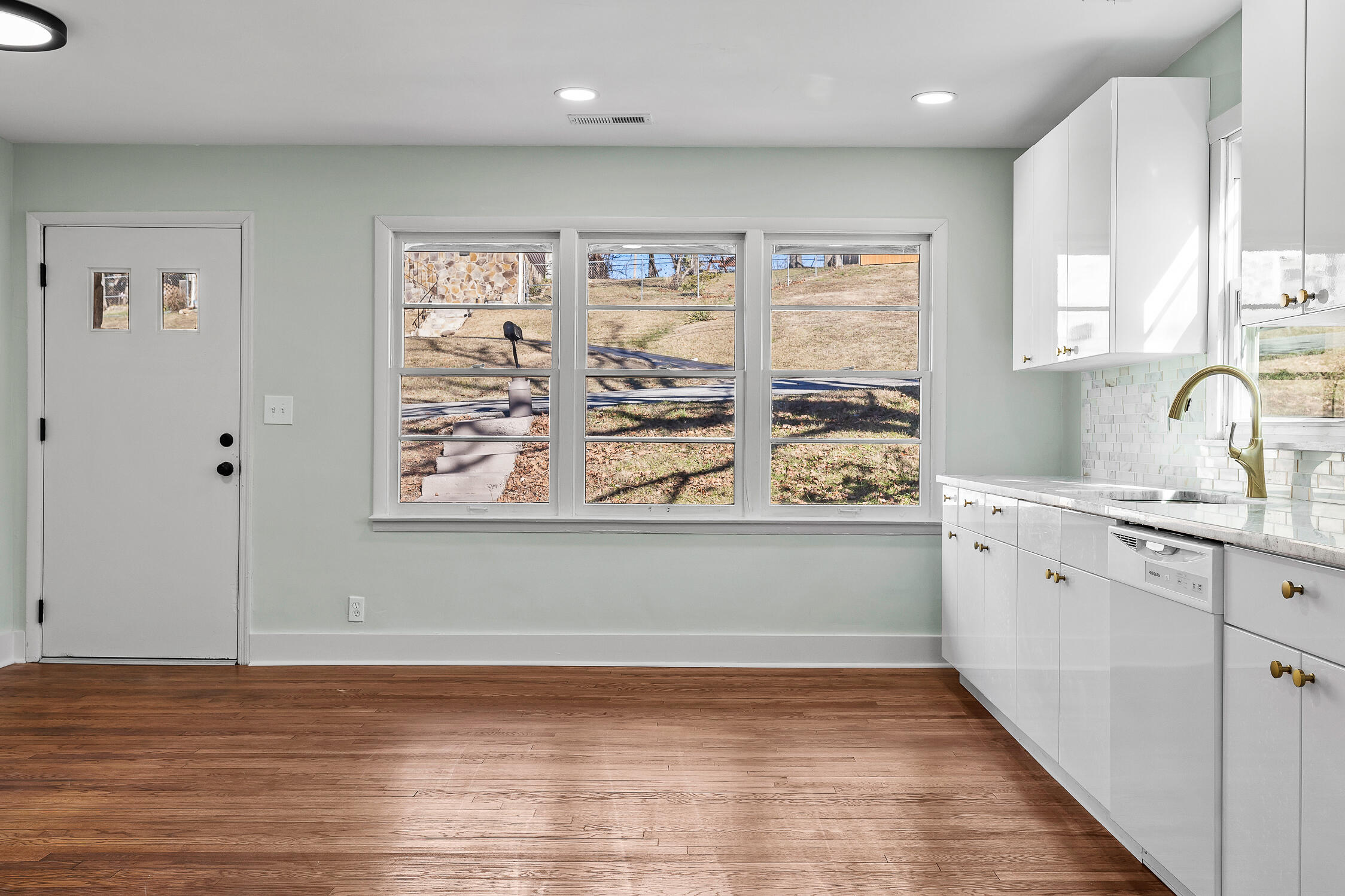 3802 Altamira Dr