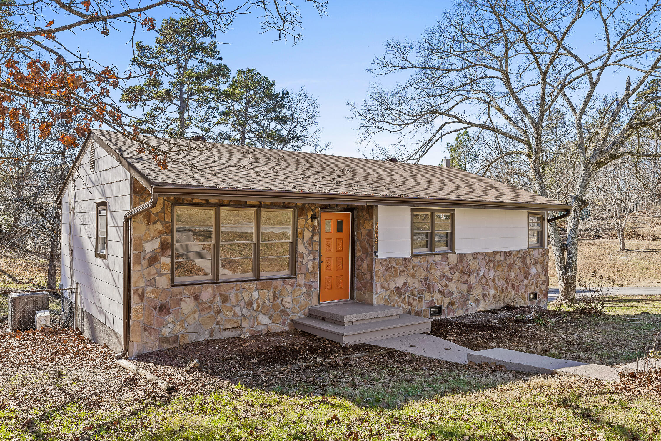 3802 Altamira Dr