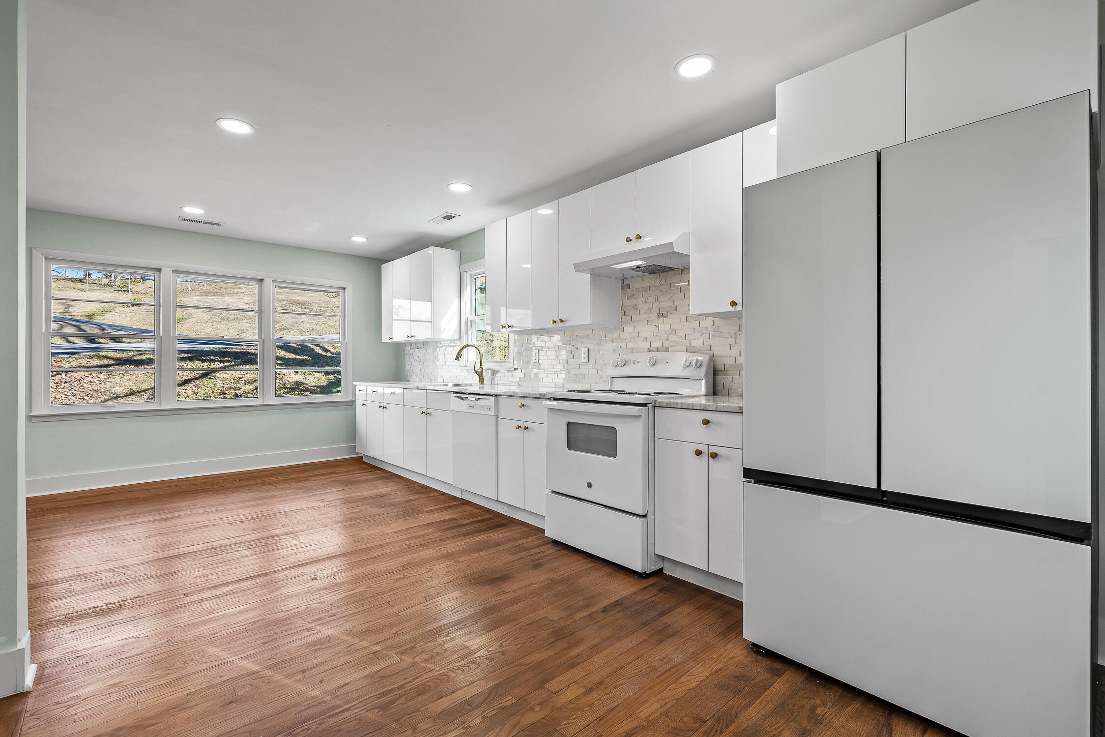 3802 Altamira Dr